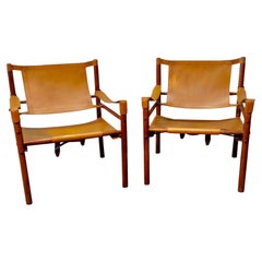 Abel Gonzalez Safari-Stühle aus Leder mit Sling-Muster aus der Mitte des 20. Jahrhunderts – ein Paar