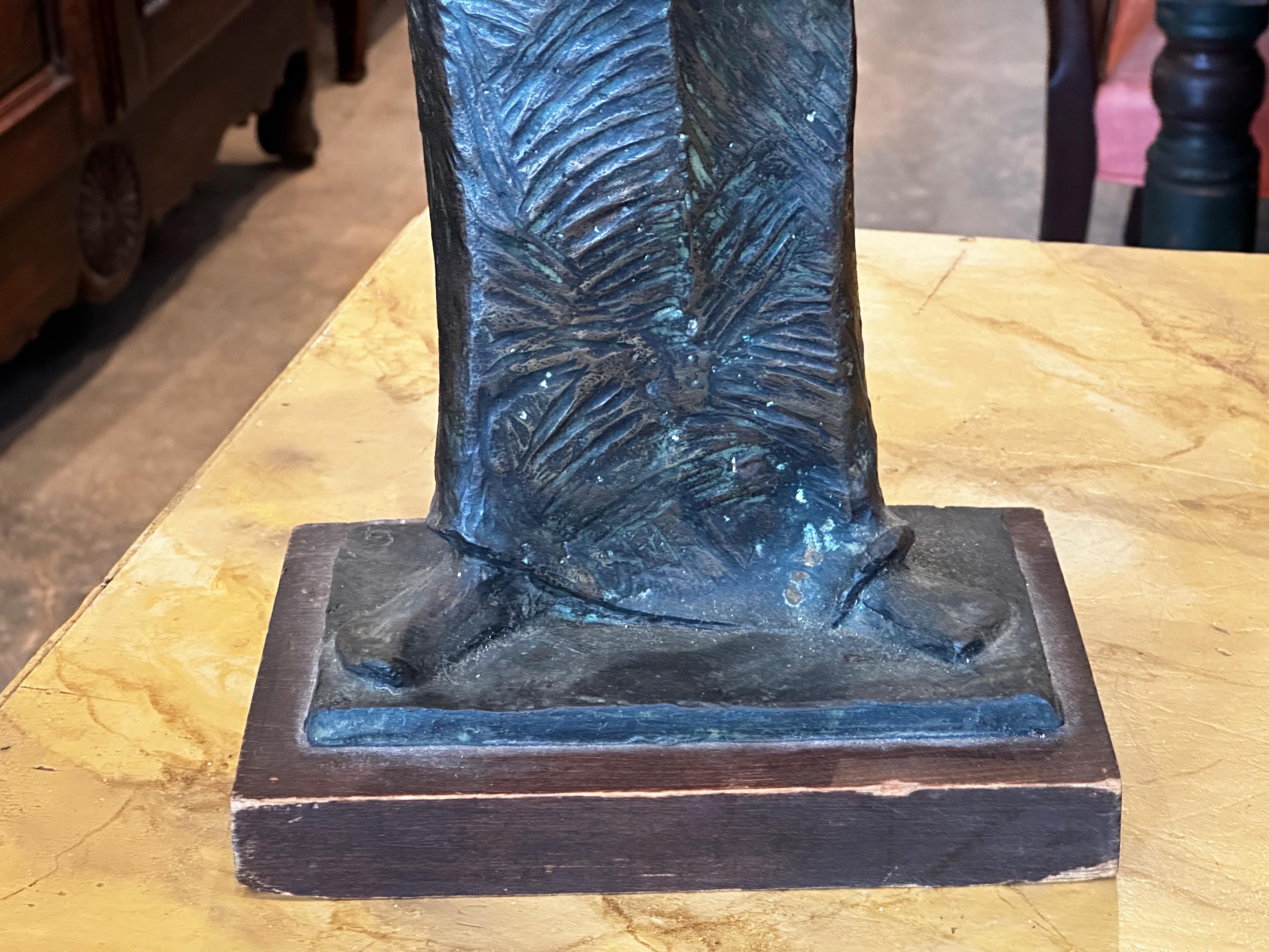 Elegant sculpture in Bronze