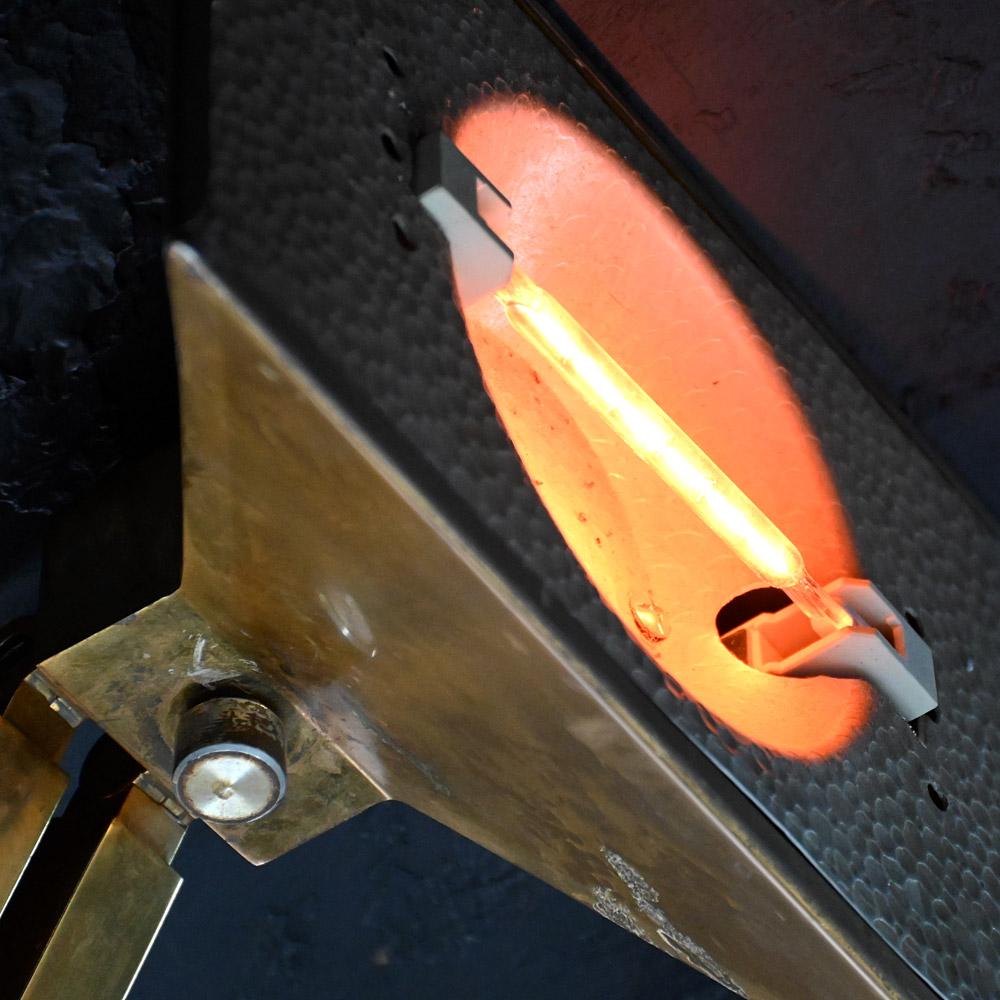 Lampada da terra regolabile in ottone della metà del XX secolo in vendita 3