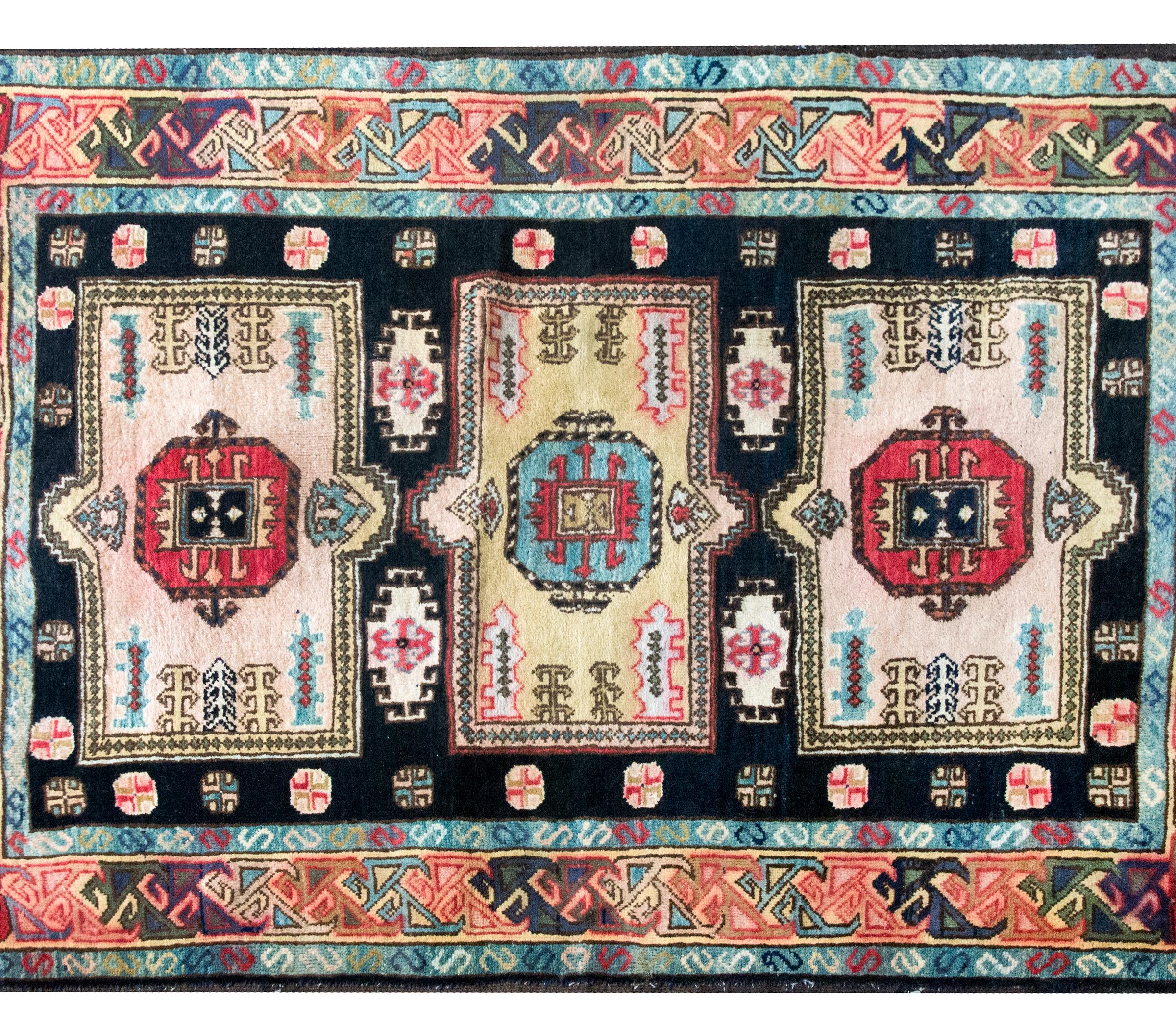 Kazako Tappeto Afghani Kazak della metà del XX secolo in vendita