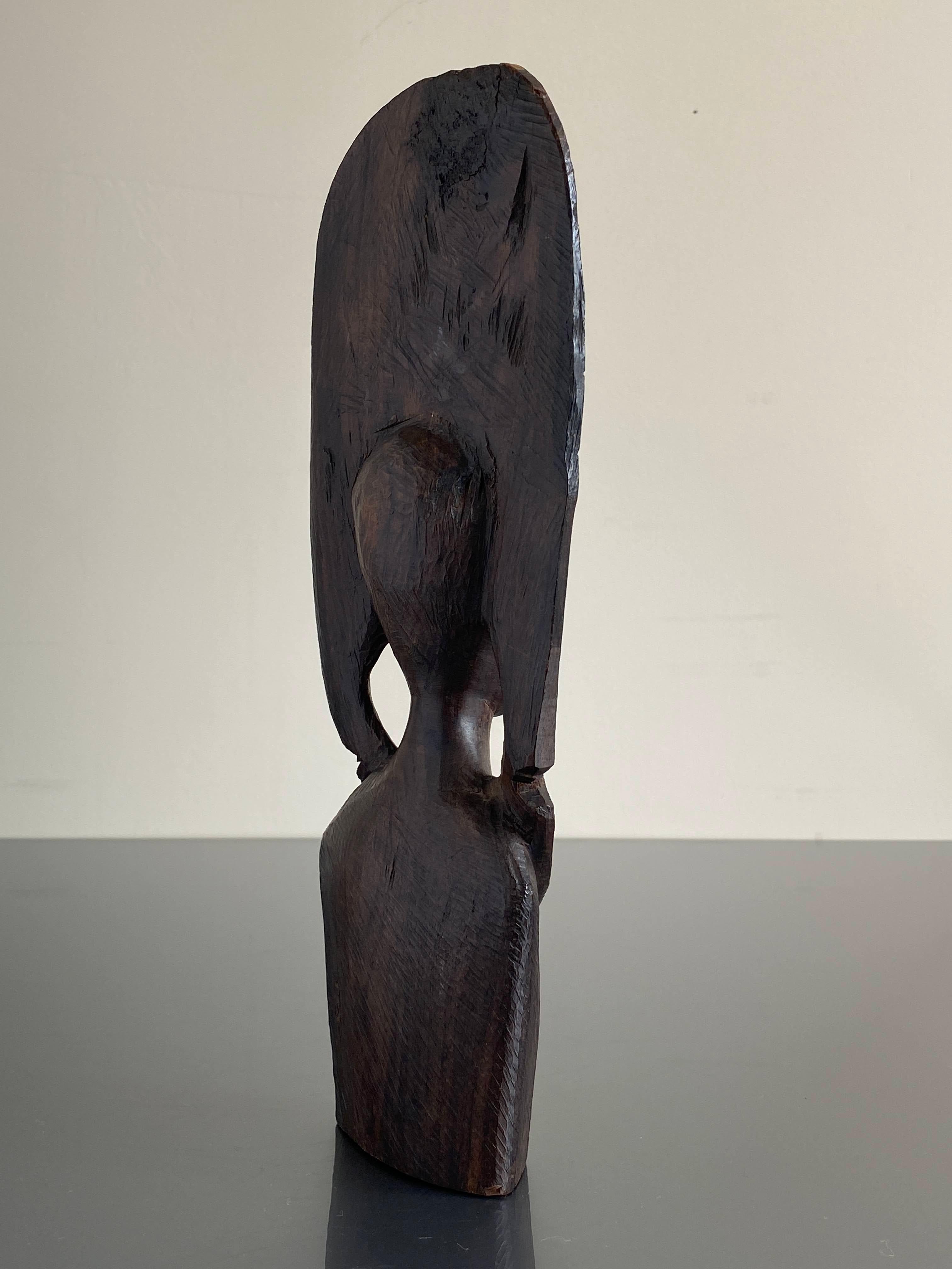 Mitte des 20. Jahrhunderts African Folk-Art Carved einer Frau (Afrikanisch) im Angebot