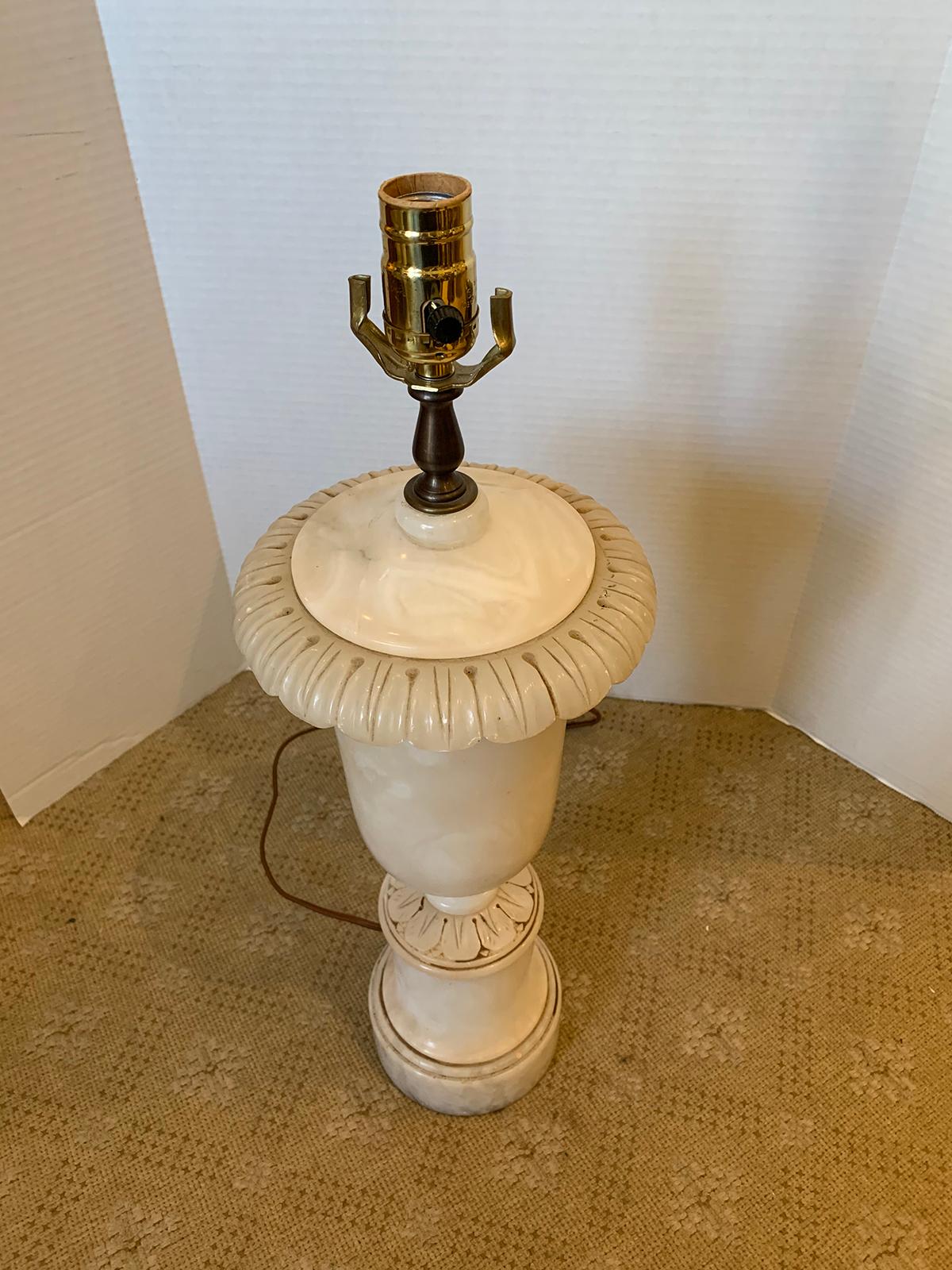 Alabaster-Urnenlampe aus der Mitte des 20. Jahrhunderts 9