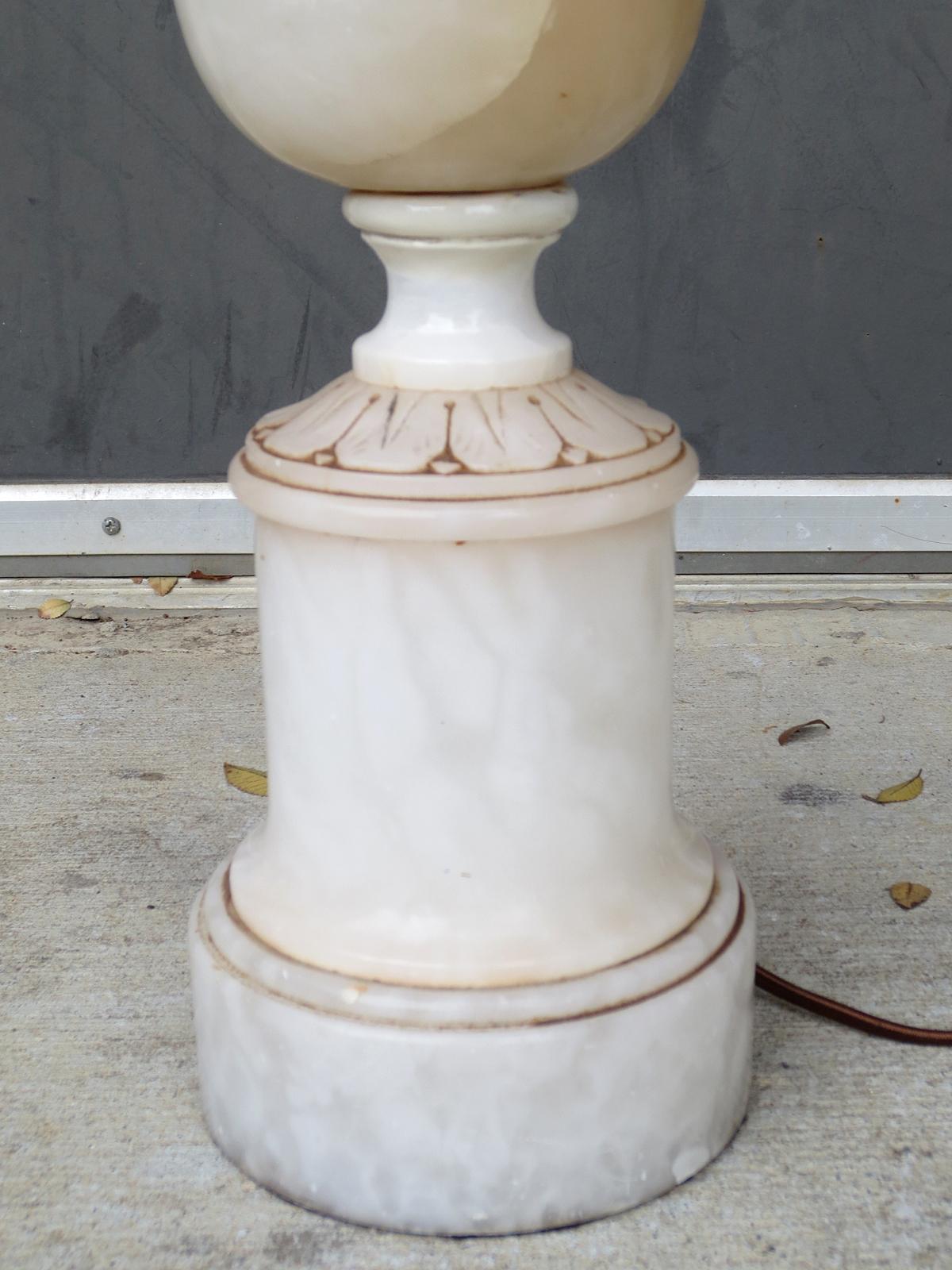 Alabaster-Urnenlampe aus der Mitte des 20. Jahrhunderts 10