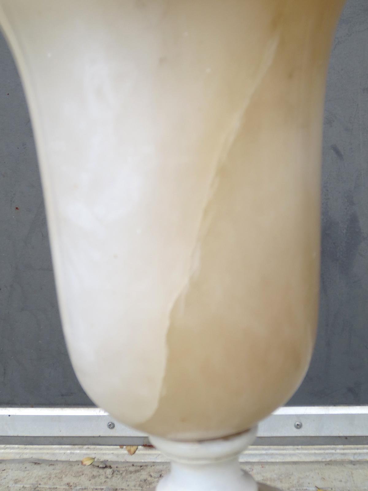 Alabaster-Urnenlampe aus der Mitte des 20. Jahrhunderts 12