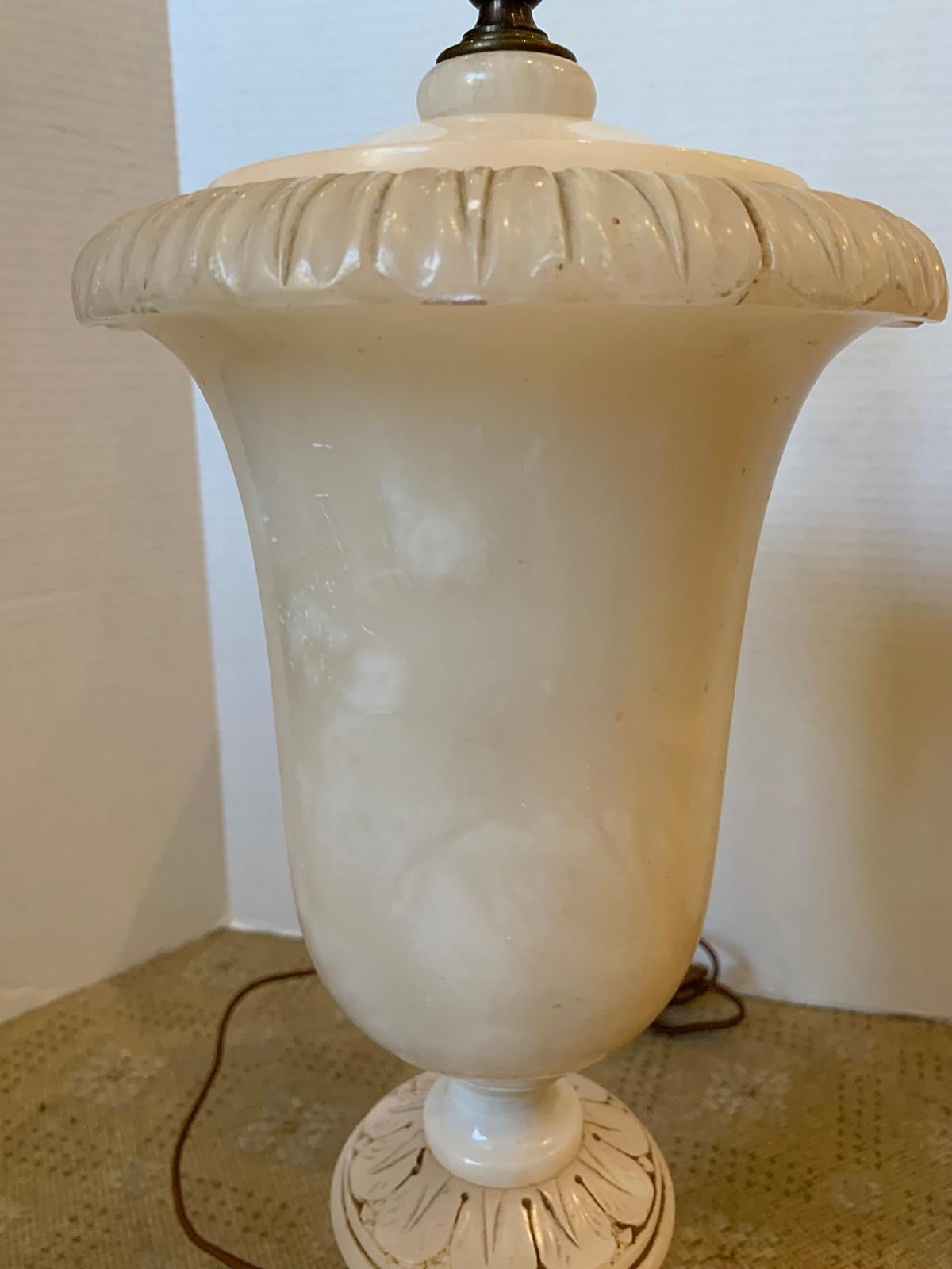 Alabaster-Urnenlampe aus der Mitte des 20. Jahrhunderts 2