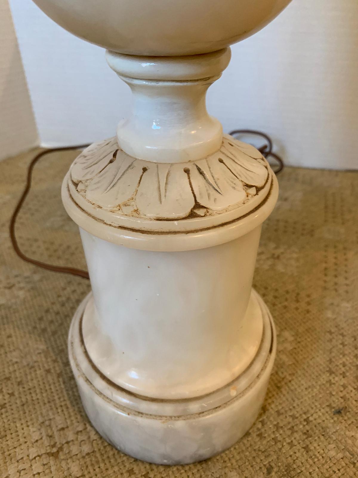 Alabaster-Urnenlampe aus der Mitte des 20. Jahrhunderts 3