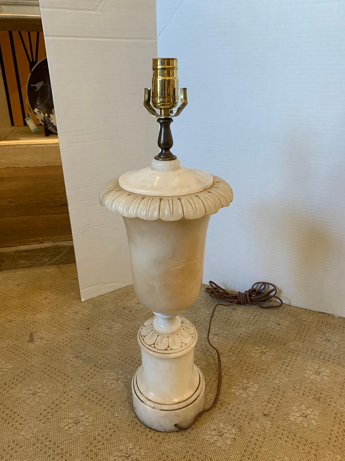 Alabaster-Urnenlampe aus der Mitte des 20. Jahrhunderts 4