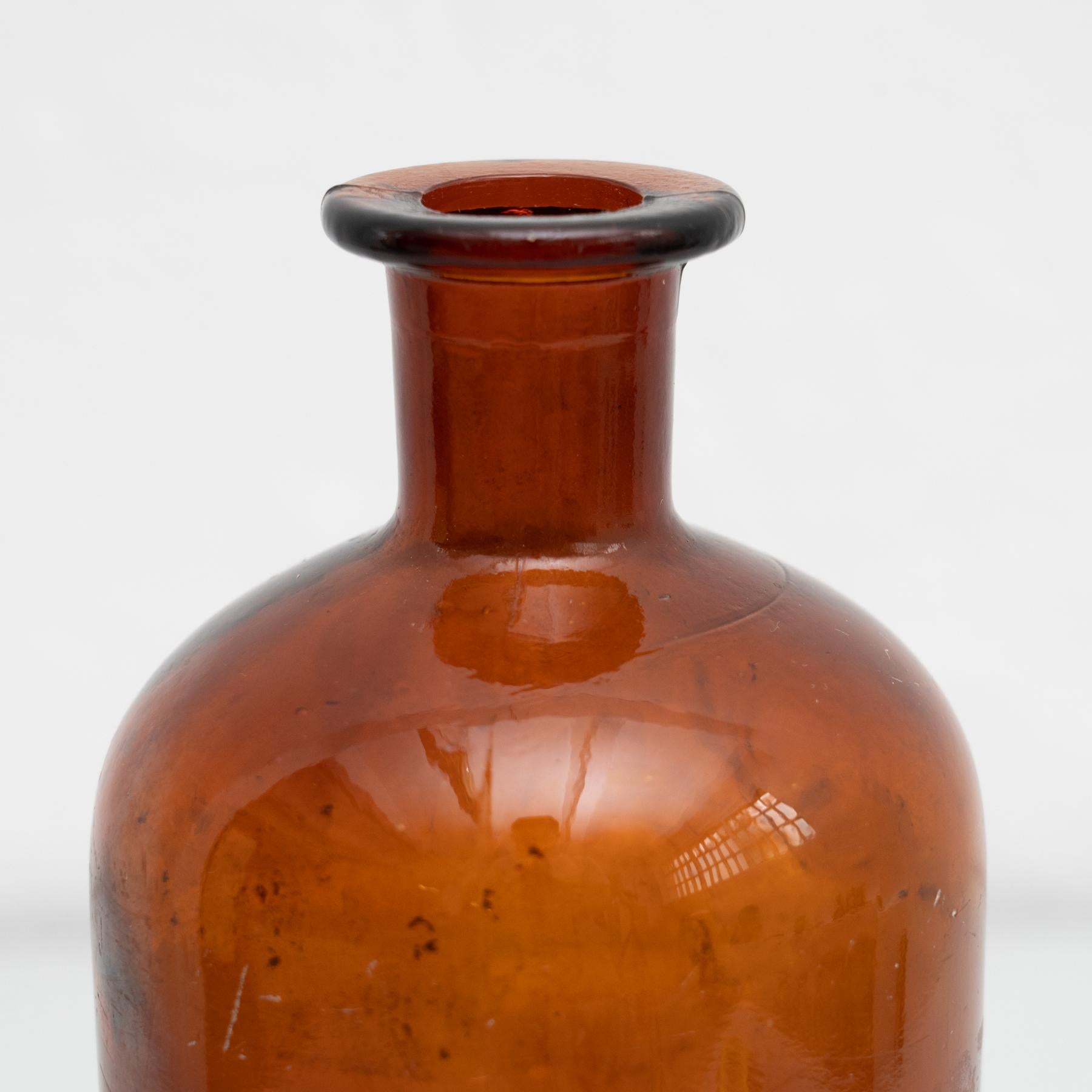 Bernsteinfarbene Apothekerglasflasche aus der Mitte des 20. Jahrhunderts im Angebot 2