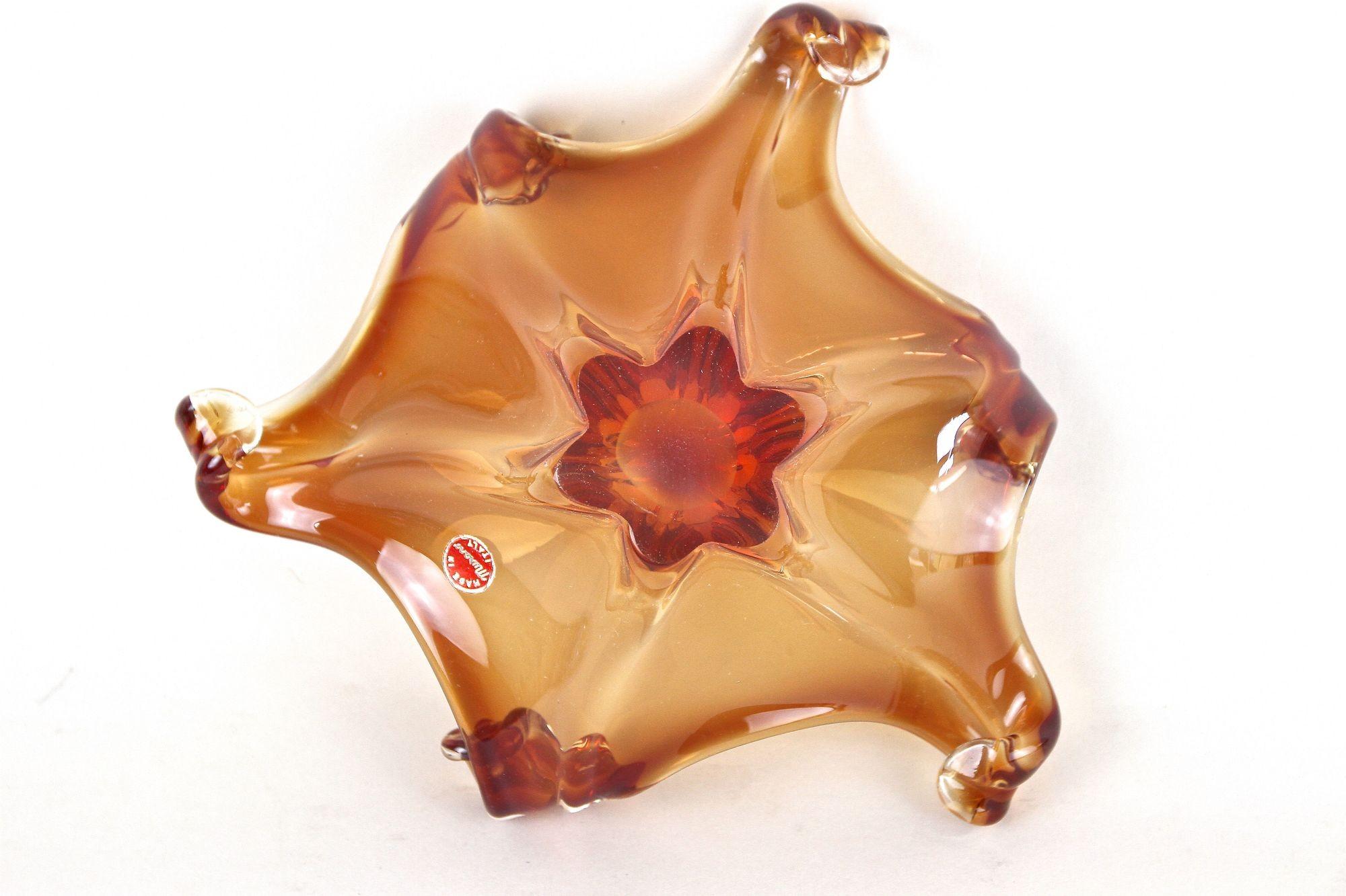 Bol en verre de Murano de couleur ambrée du milieu du 20e siècle par Sommerso, Italie, vers 1960 en vente 2