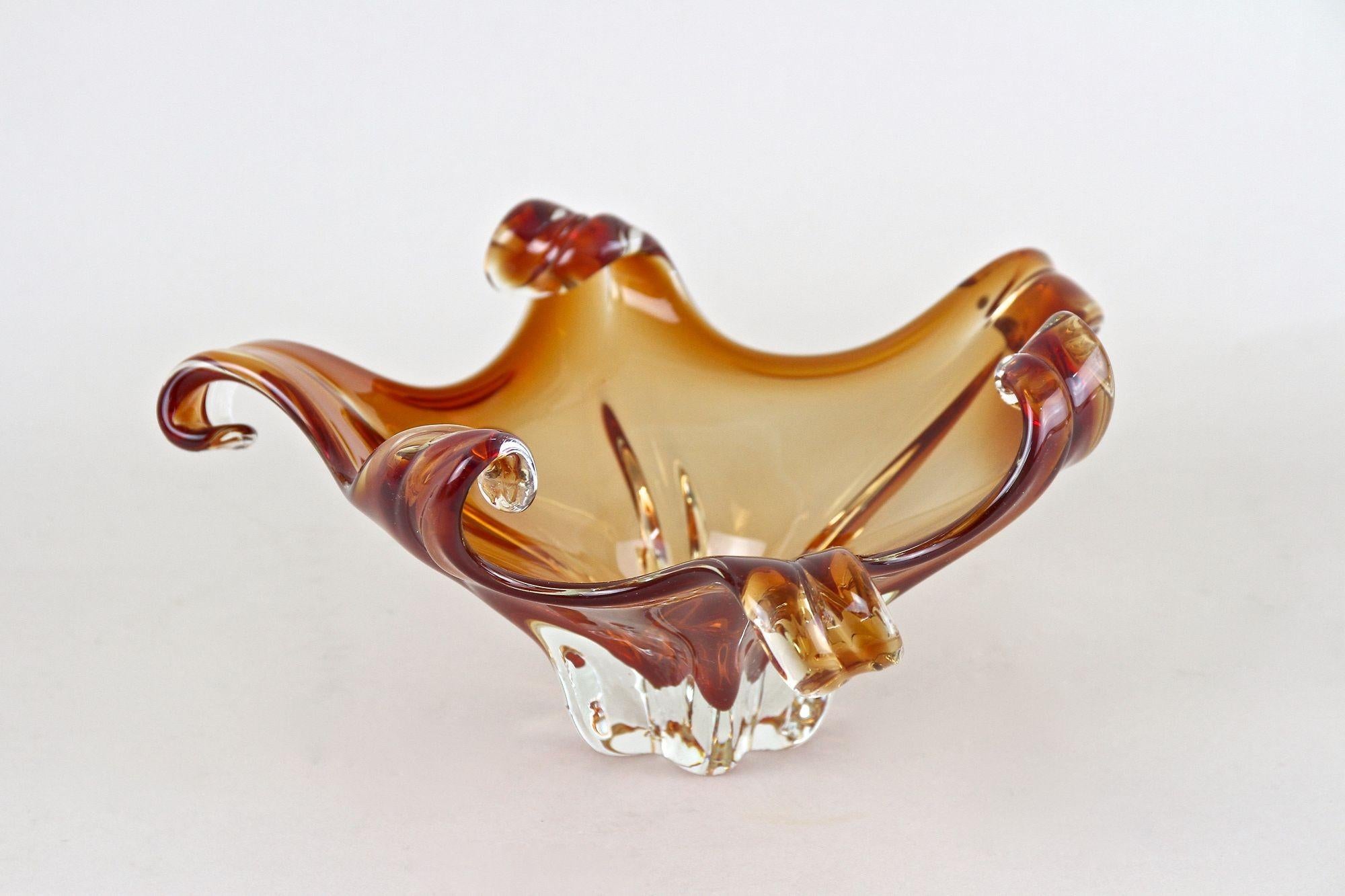 Bol en verre de Murano de couleur ambrée du milieu du 20e siècle par Sommerso, Italie, vers 1960 en vente 4