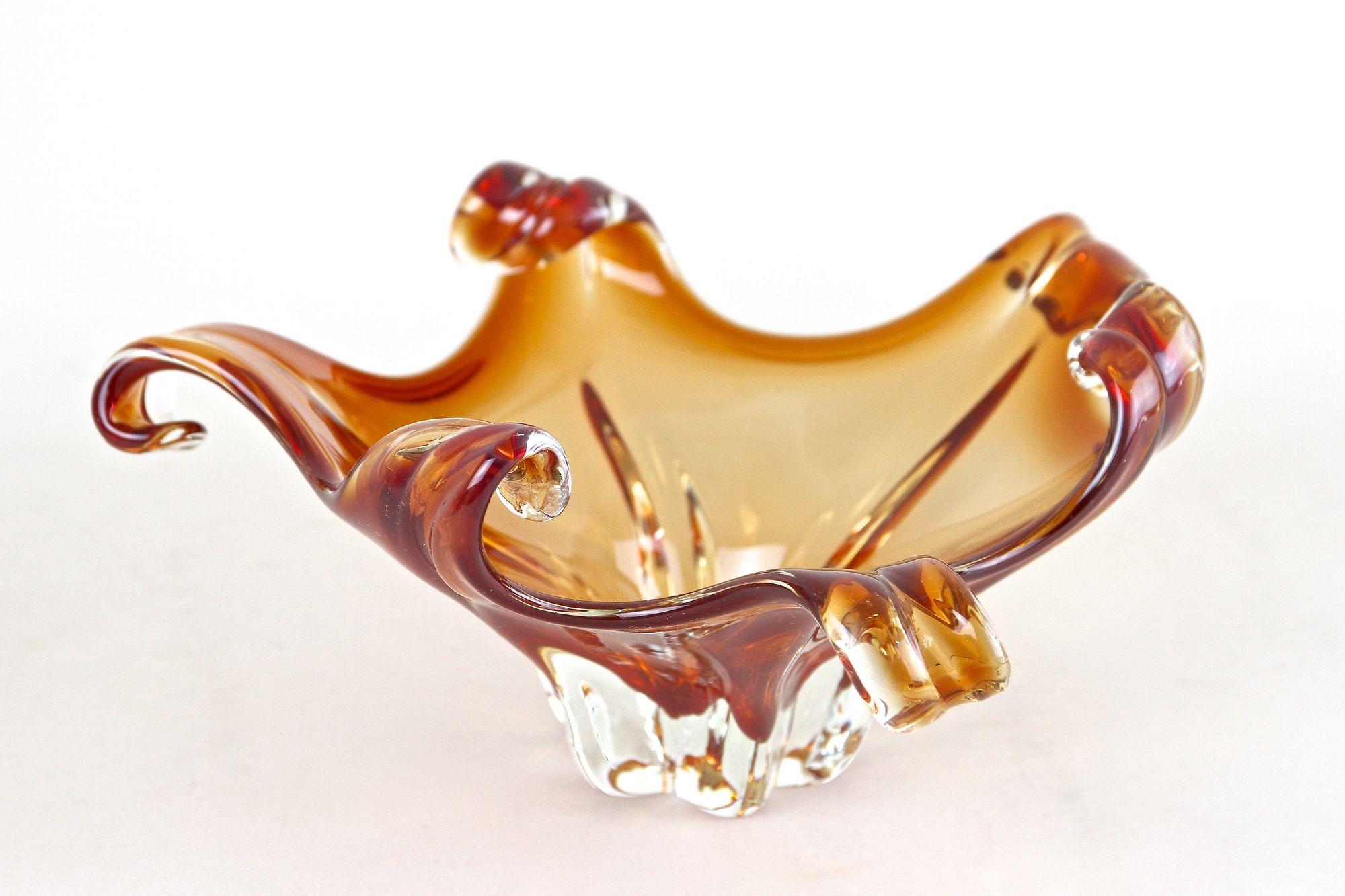 Bol en verre de Murano de couleur ambrée du milieu du 20e siècle par Sommerso, Italie, vers 1960 Bon état - En vente à Lichtenberg, AT