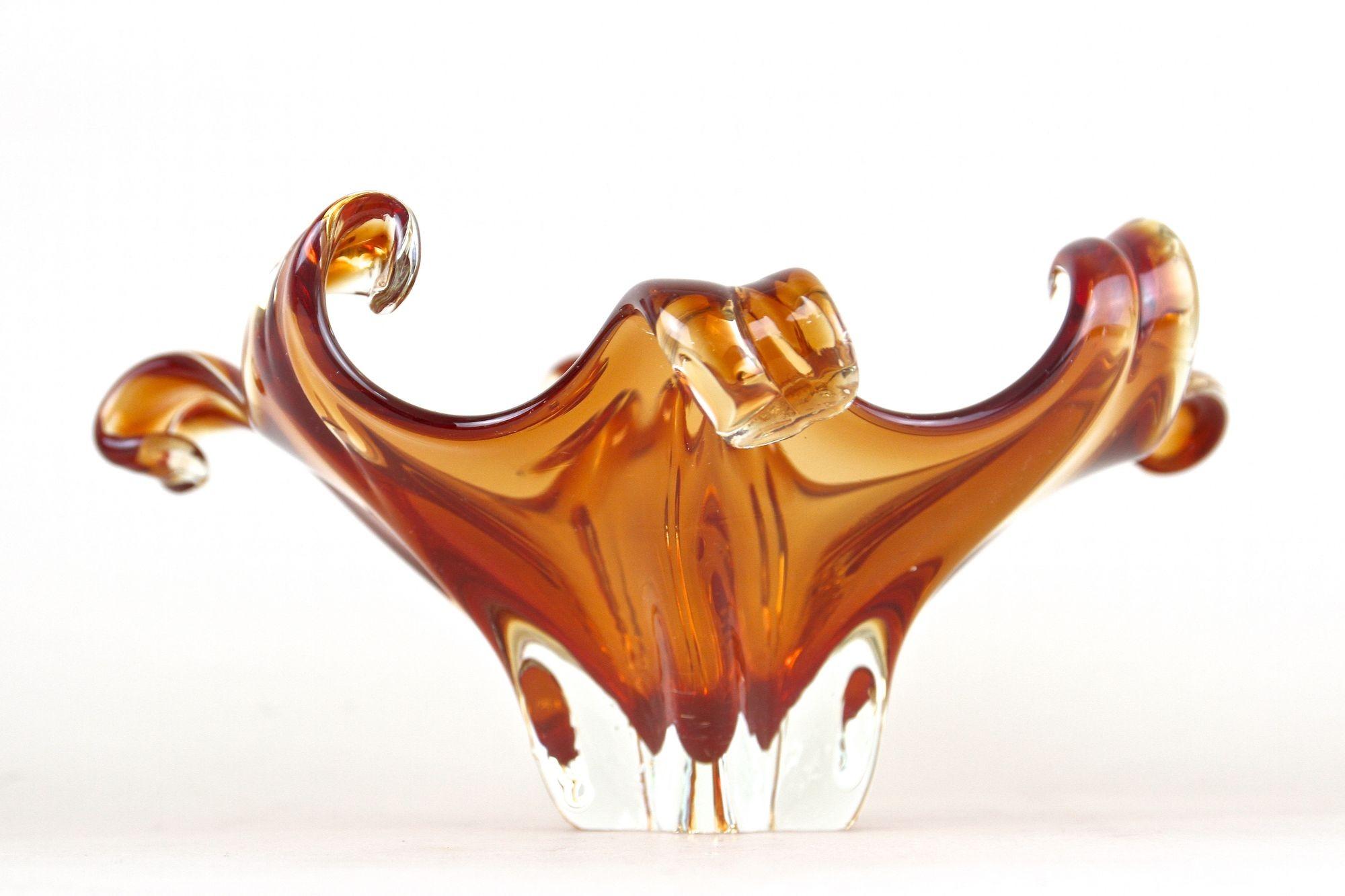 20ième siècle Bol en verre de Murano de couleur ambrée du milieu du 20e siècle par Sommerso, Italie, vers 1960 en vente