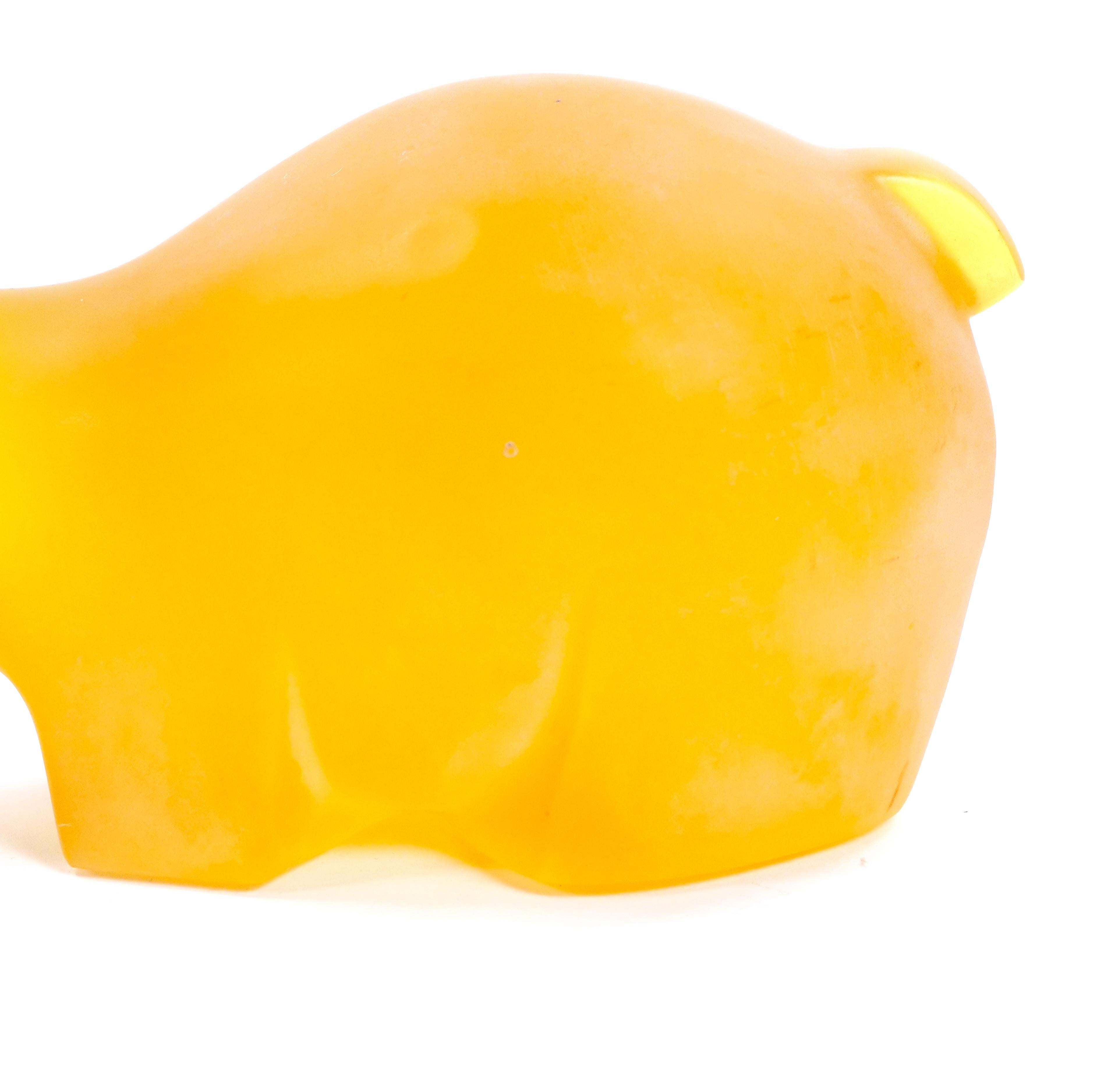 Mid 20th Century Amber/ Orange Decorative Sculpture Of A Bear In Good Condition For Sale In Tarry Town, NY