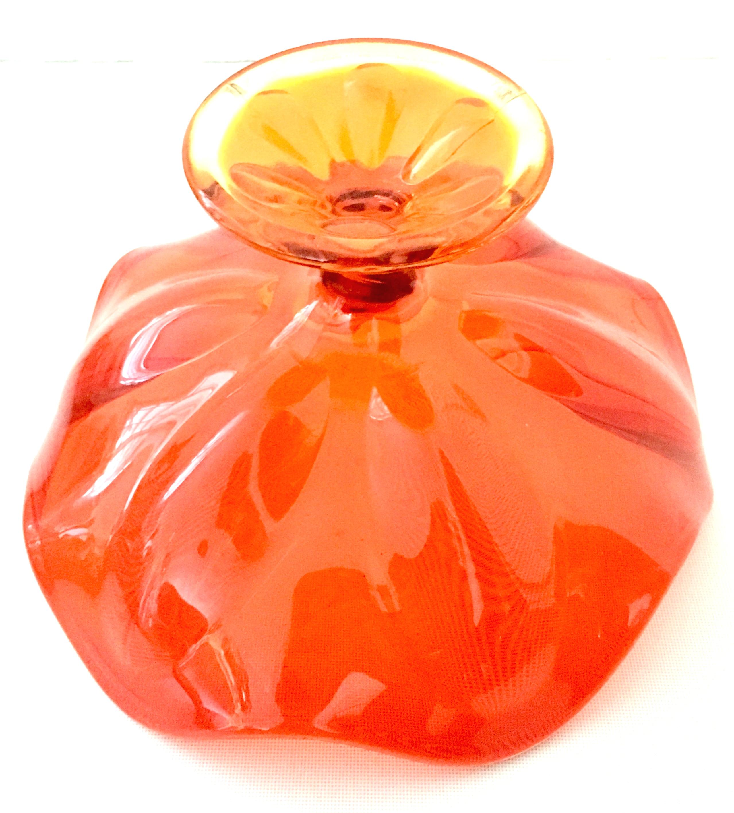 Mid-20th Century Amberina Art Glass Footed Pedestal Ruffle Center Bowl 3
