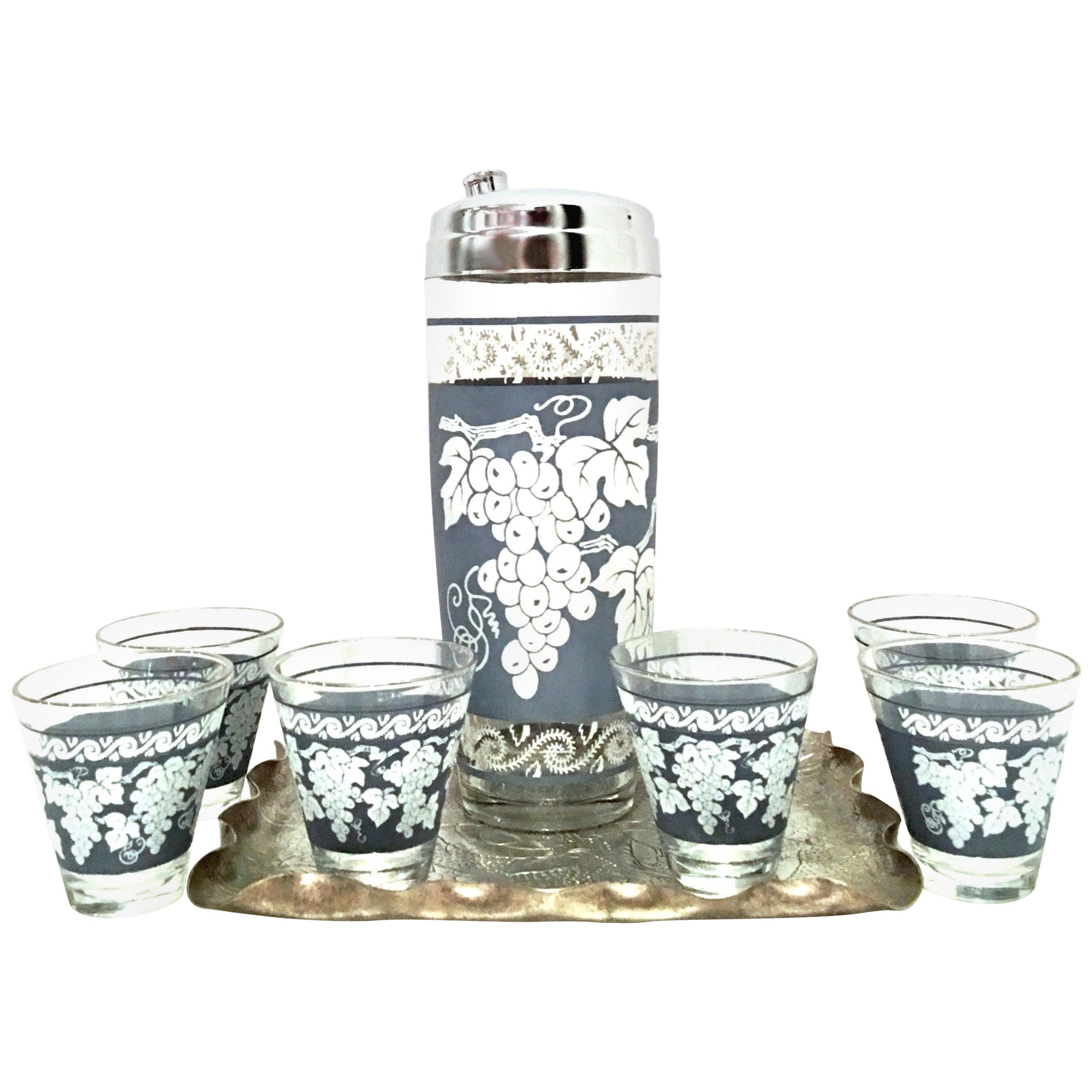 Mid-20th Century American Blown Glass and Platinum Drinks Set of 8 For Sale