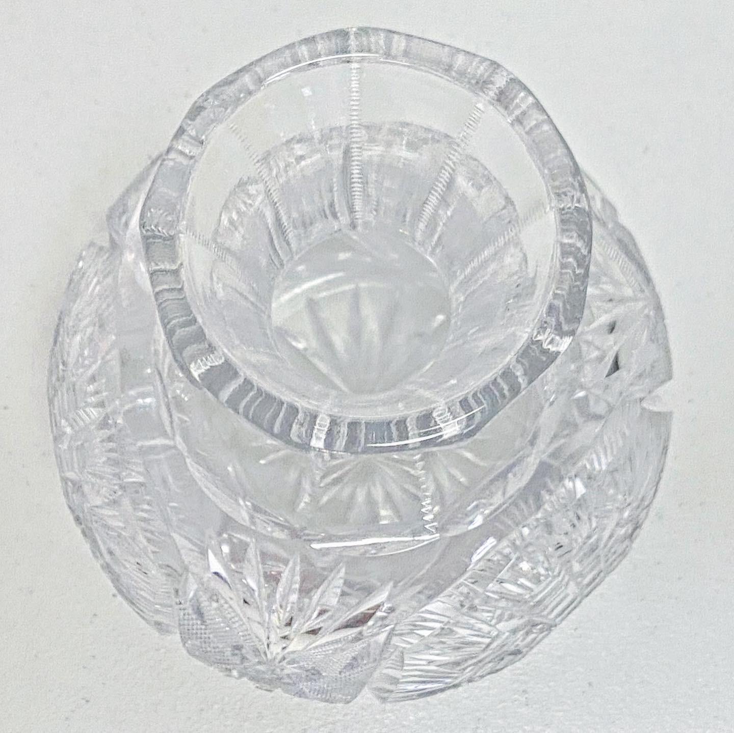 Carafe en verre taillé brillant américaine du milieu du 20e siècle Bon état - En vente à Delray Beach, FL