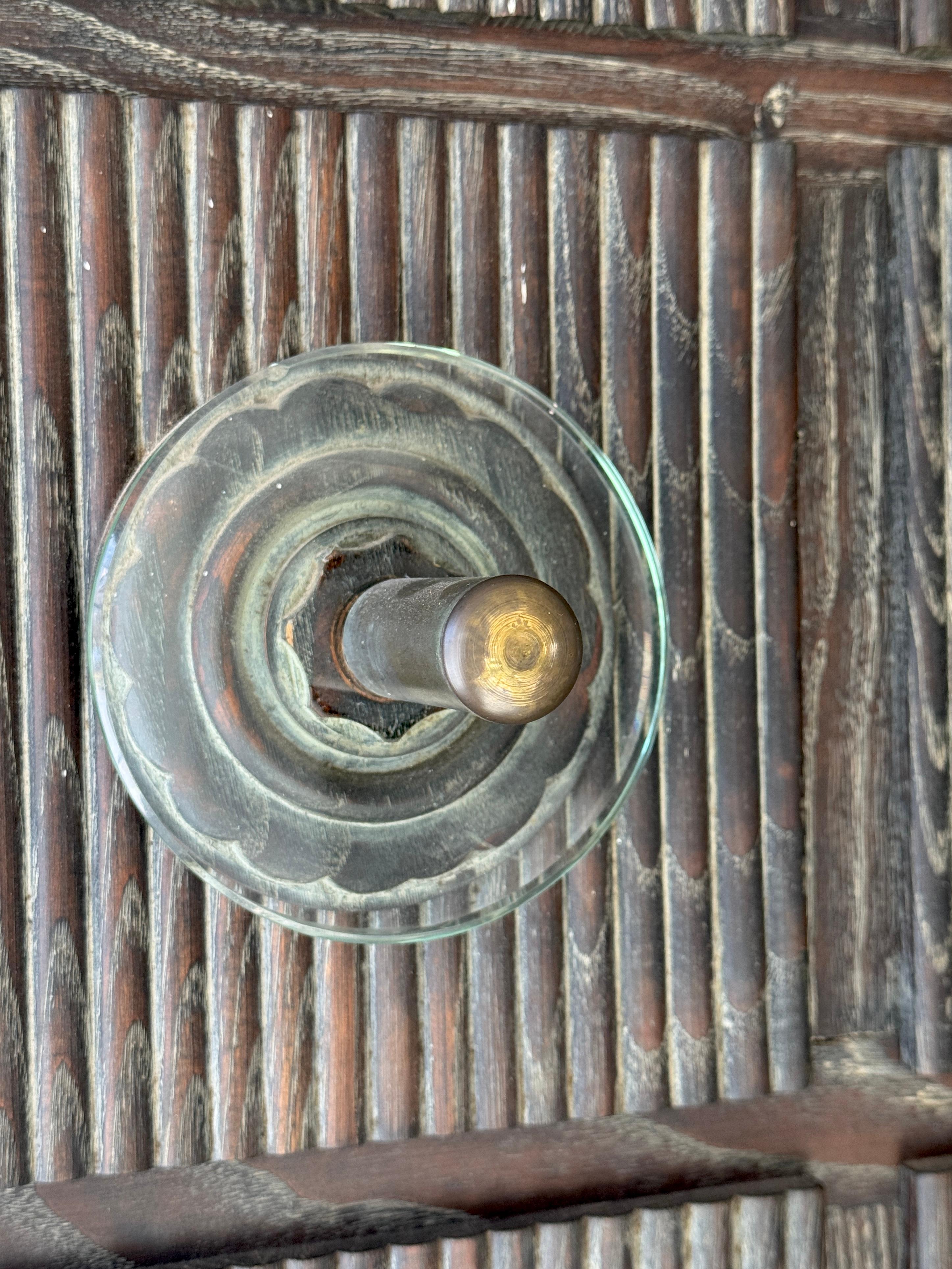 Armoire Brutaliste Américaine du milieu du 20ème siècle Chêne/Glass/Bronze Knob en vente 9