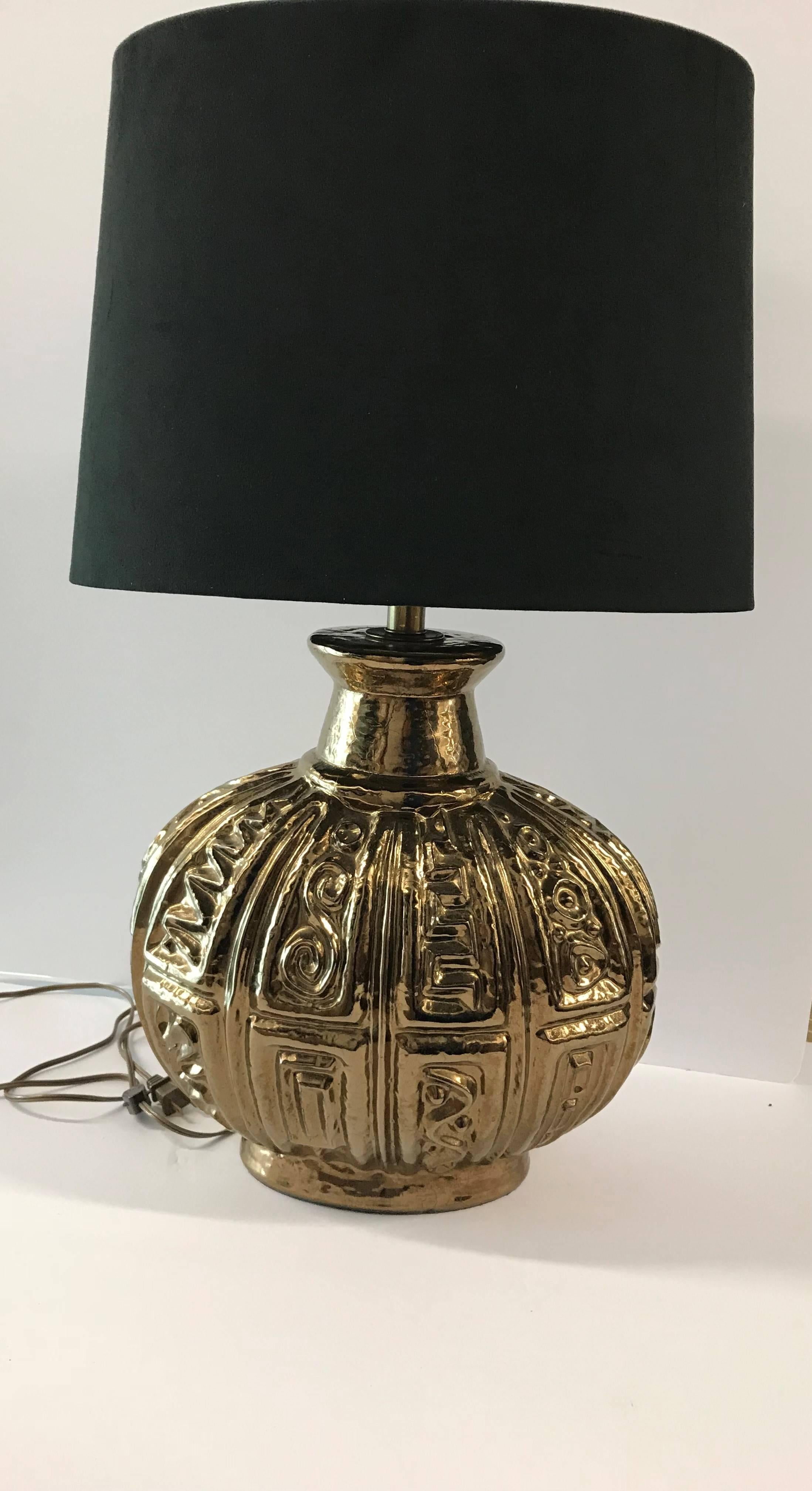 Midcentury American bronze ceramic lamp with custom chocolate brown suede shade, circa 1960. 




Dimensions: 29.75 inches H to top of harp; 20 inches H to light bulb socket
The gold base is 16 inches H x 14.5 inches W x 10 inches D
Base of