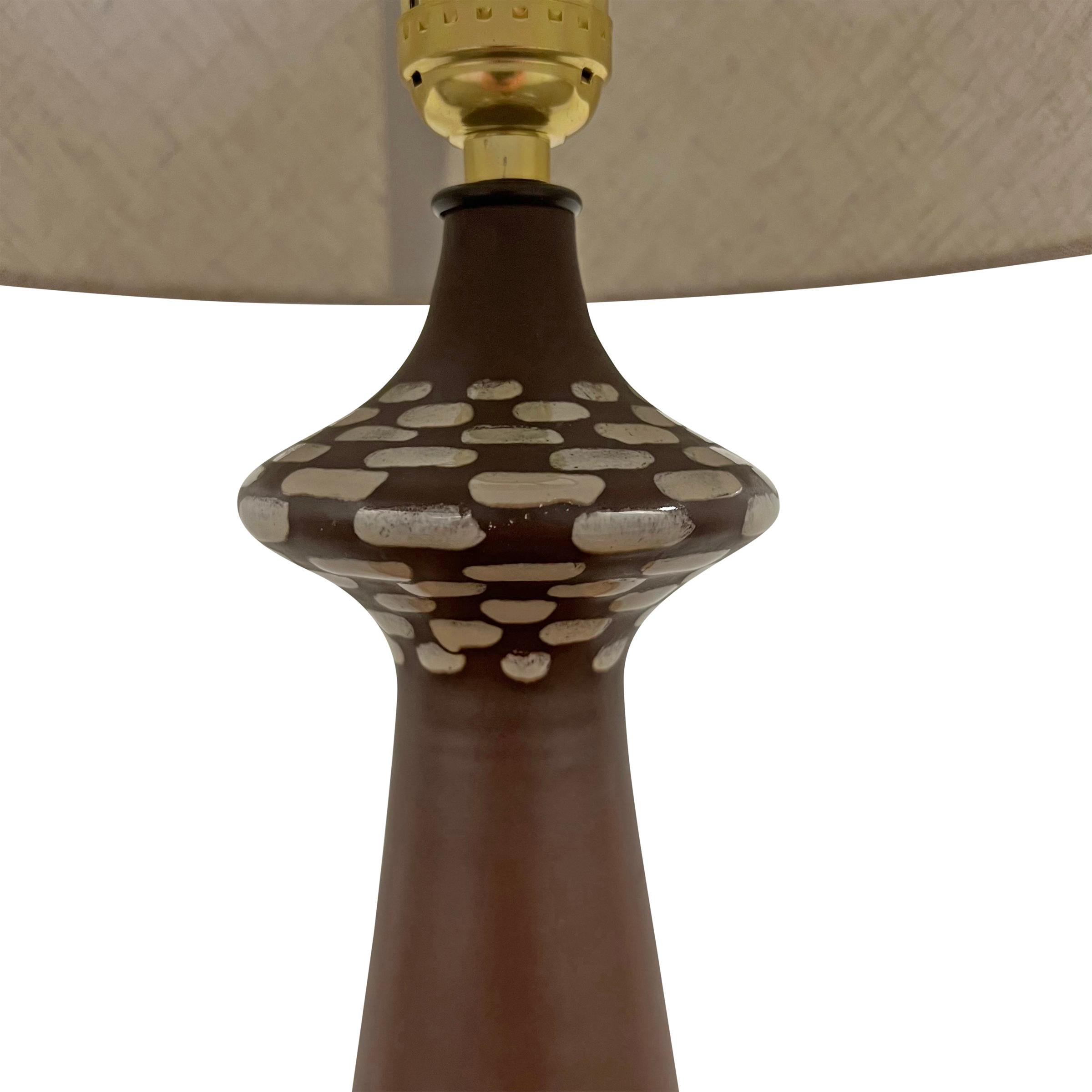 20ième siècle Lampe de table en céramique américaine du milieu du XXe siècle en vente