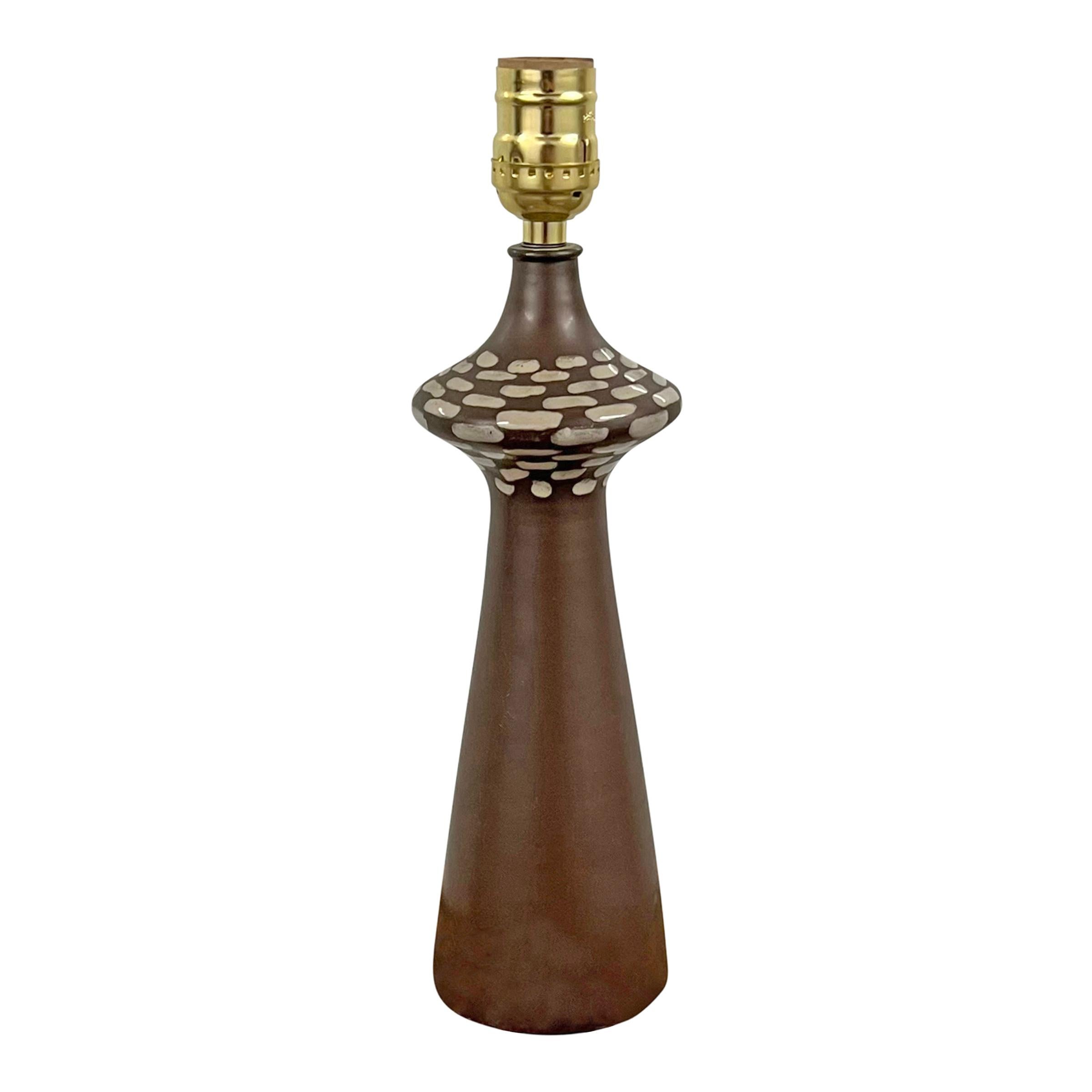 Lampe de table en céramique américaine du milieu du XXe siècle en vente 1
