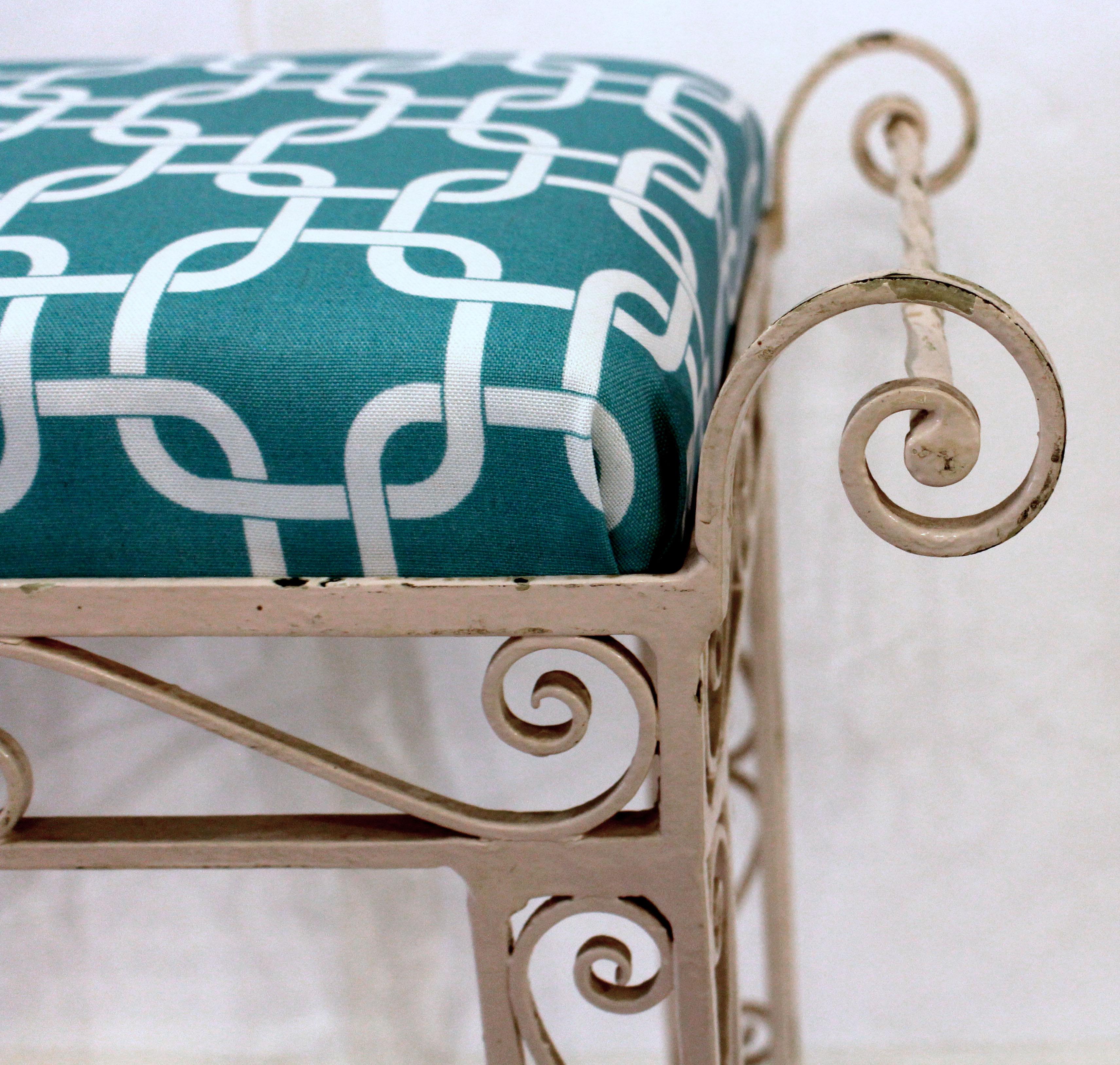 Banc en fer forgé de style néo- Chippendale américain du milieu du 20e siècle Bon état - En vente à Chapel Hill, NC