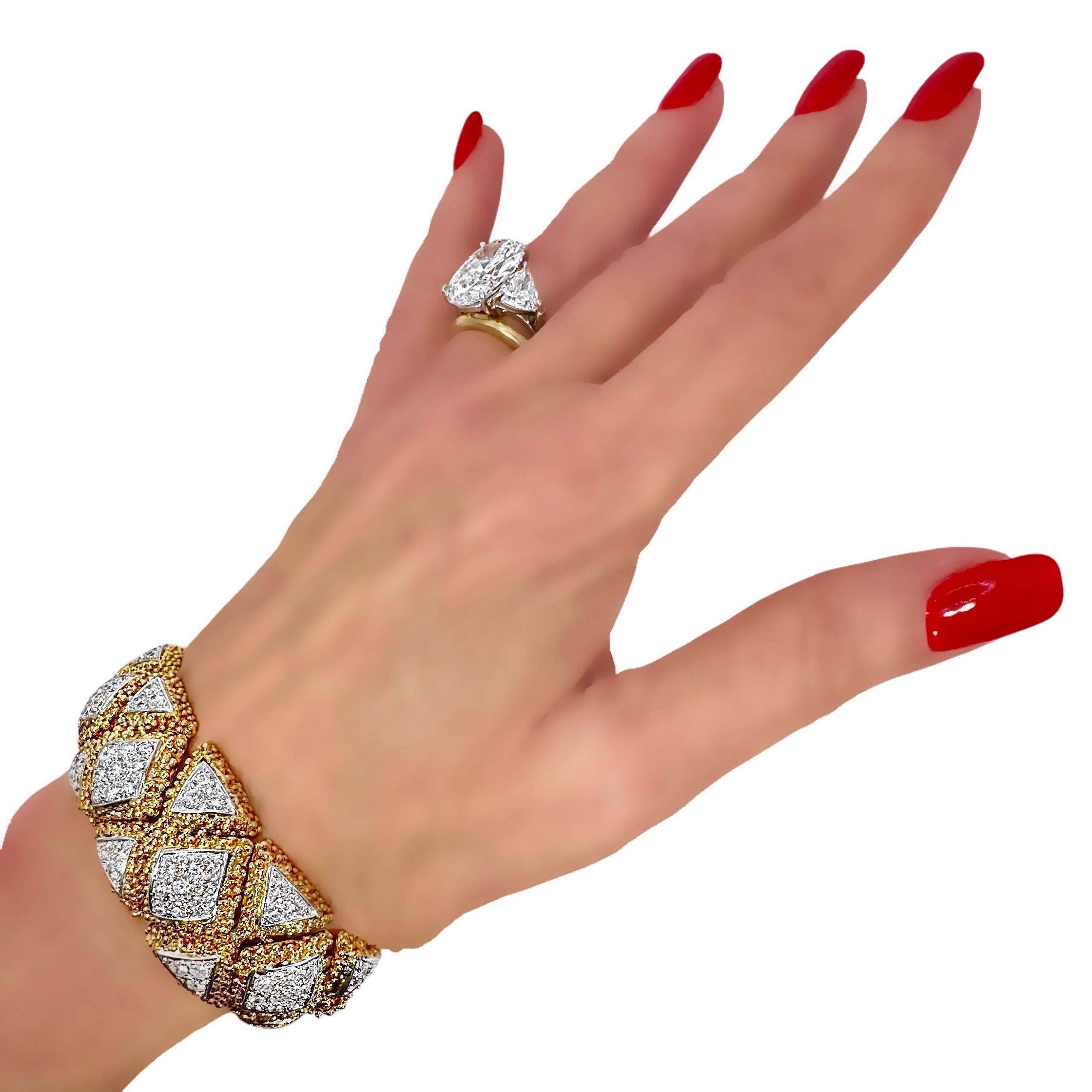 Bracelet glamour en or 18 carats avec 10 carats de diamants scintillants du milieu du 20e siècle en vente 4