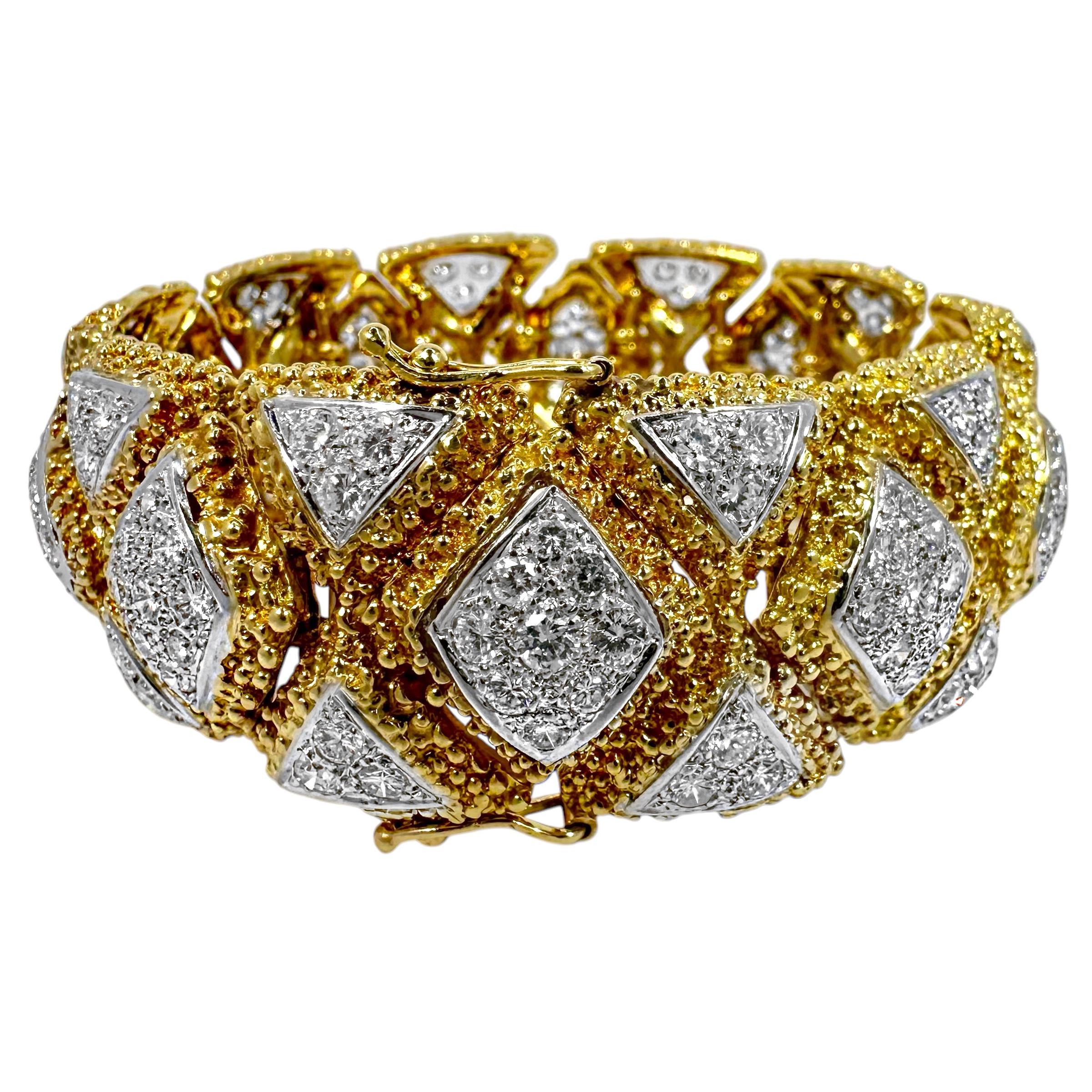 Taille brillant Bracelet glamour en or 18 carats avec 10 carats de diamants scintillants du milieu du 20e siècle en vente