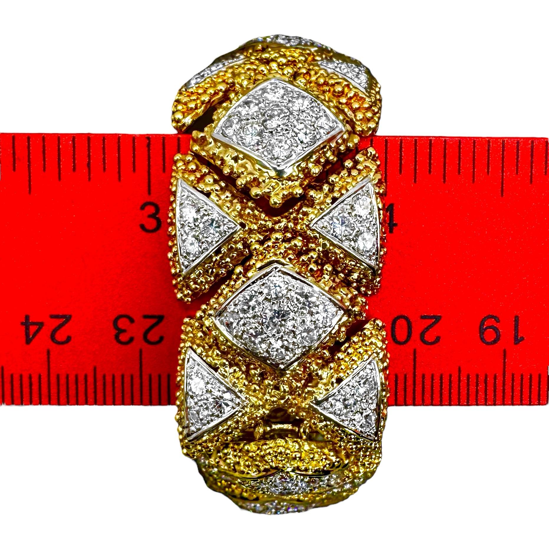 Bracelet glamour en or 18 carats avec 10 carats de diamants scintillants du milieu du 20e siècle en vente 1