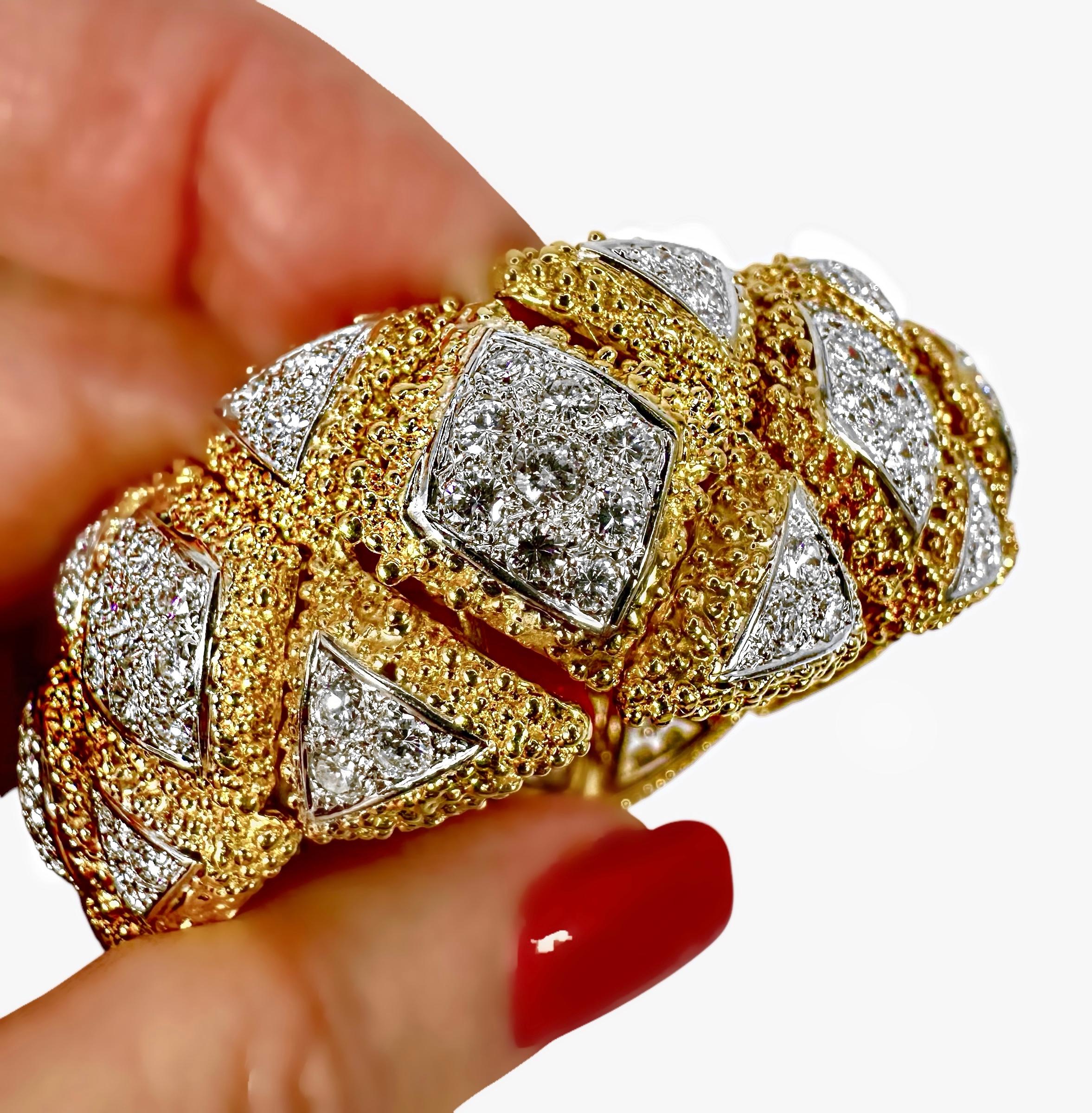 Bracelet glamour en or 18 carats avec 10 carats de diamants scintillants du milieu du 20e siècle en vente 2