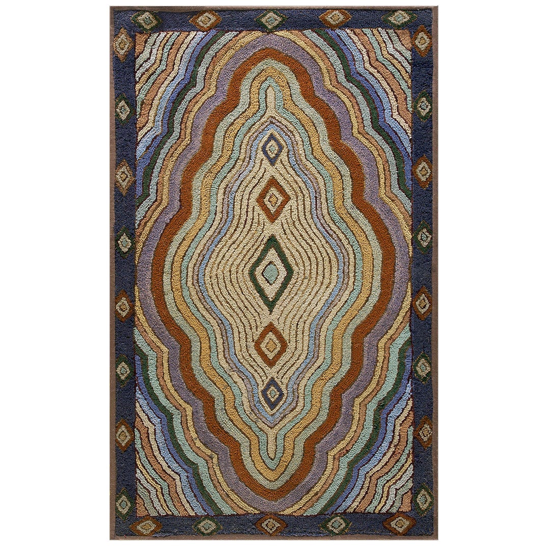 Tapis crocheté américain du milieu du 20e siècle ( 2'4" x 3'9" - 72 x 115 )