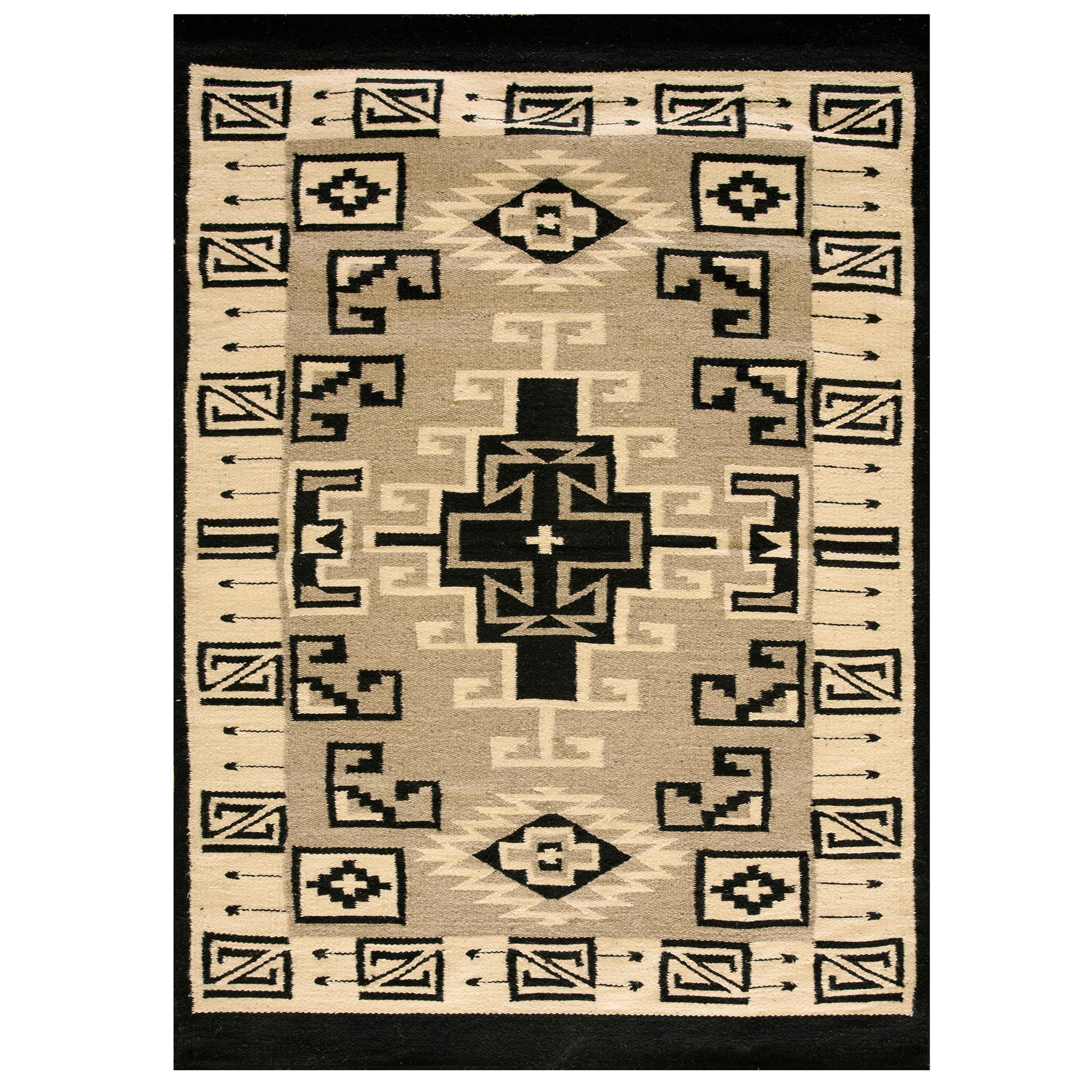 Amerikanischer Navajo-Teppich aus der Mitte des 20. Jahrhunderts ( 4' x 5'8'' - 122 x 173)