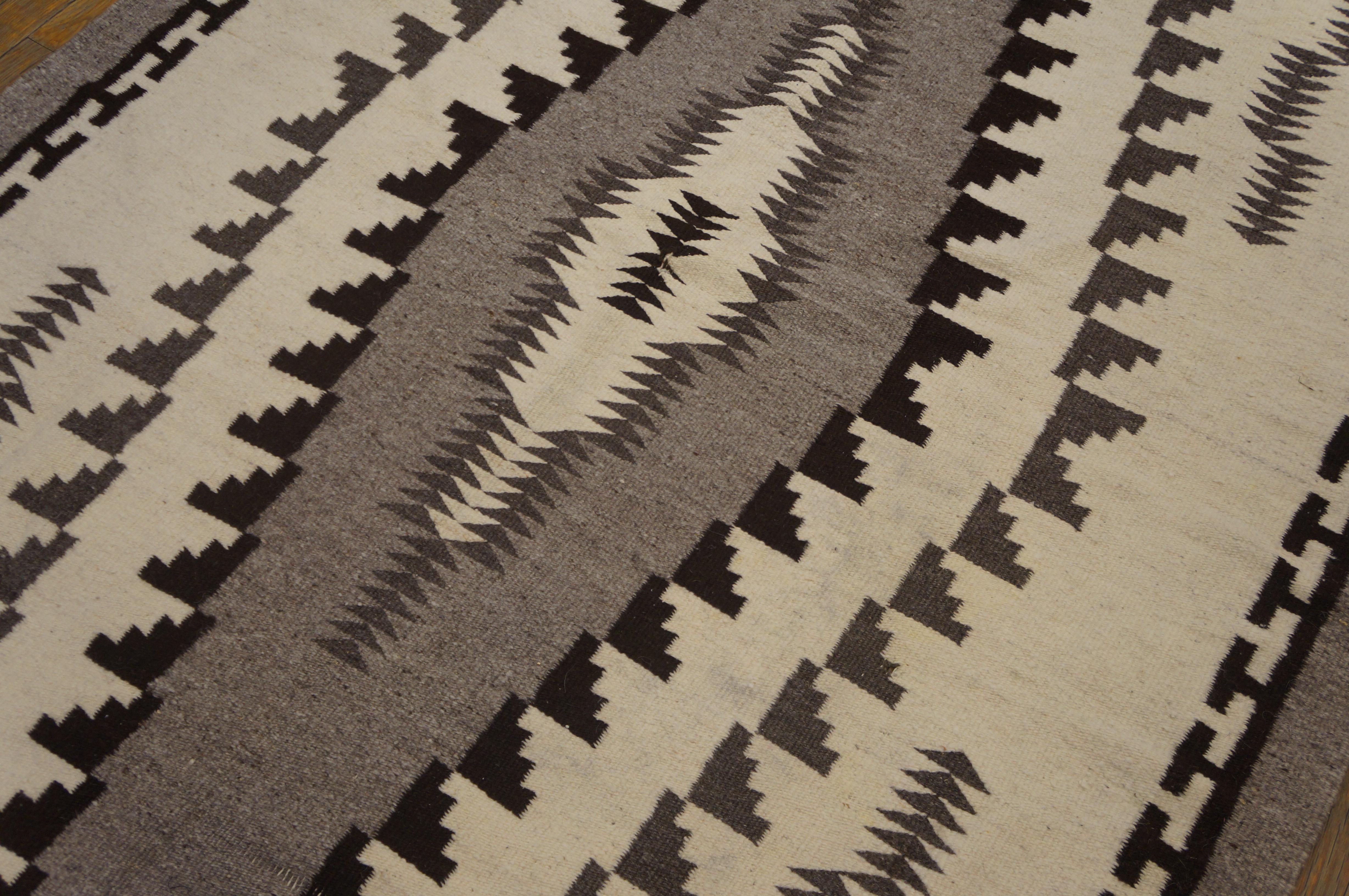 Milieu du XXe siècle Tapis Navajo du milieu du 20ème siècle ( 4'6