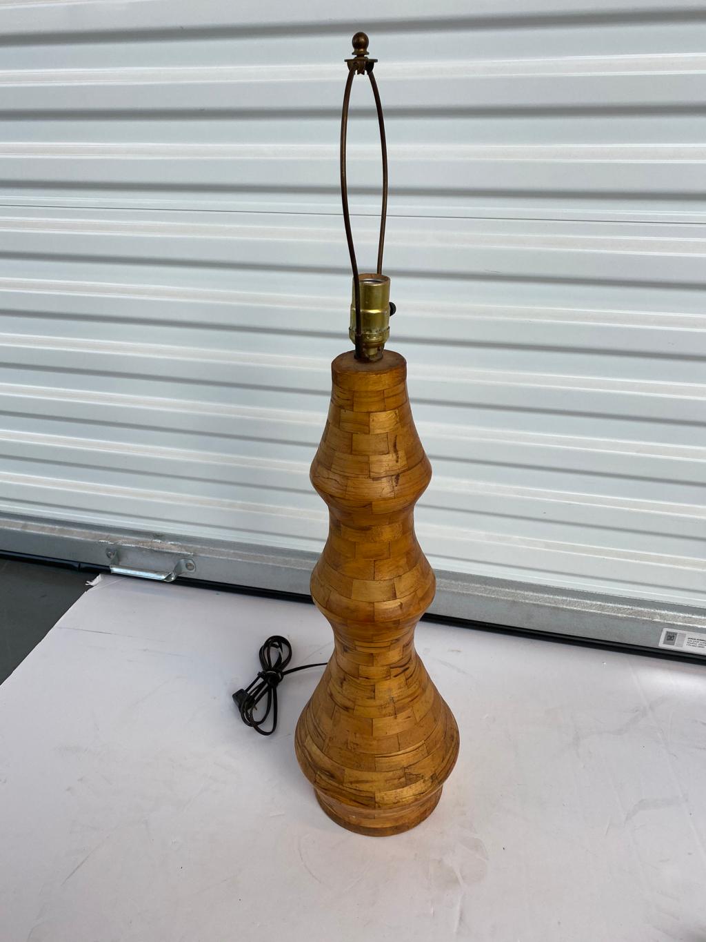 Mitte des 20. Jahrhunderts Amerikanische Wood Wood Lampe (Holz) im Angebot