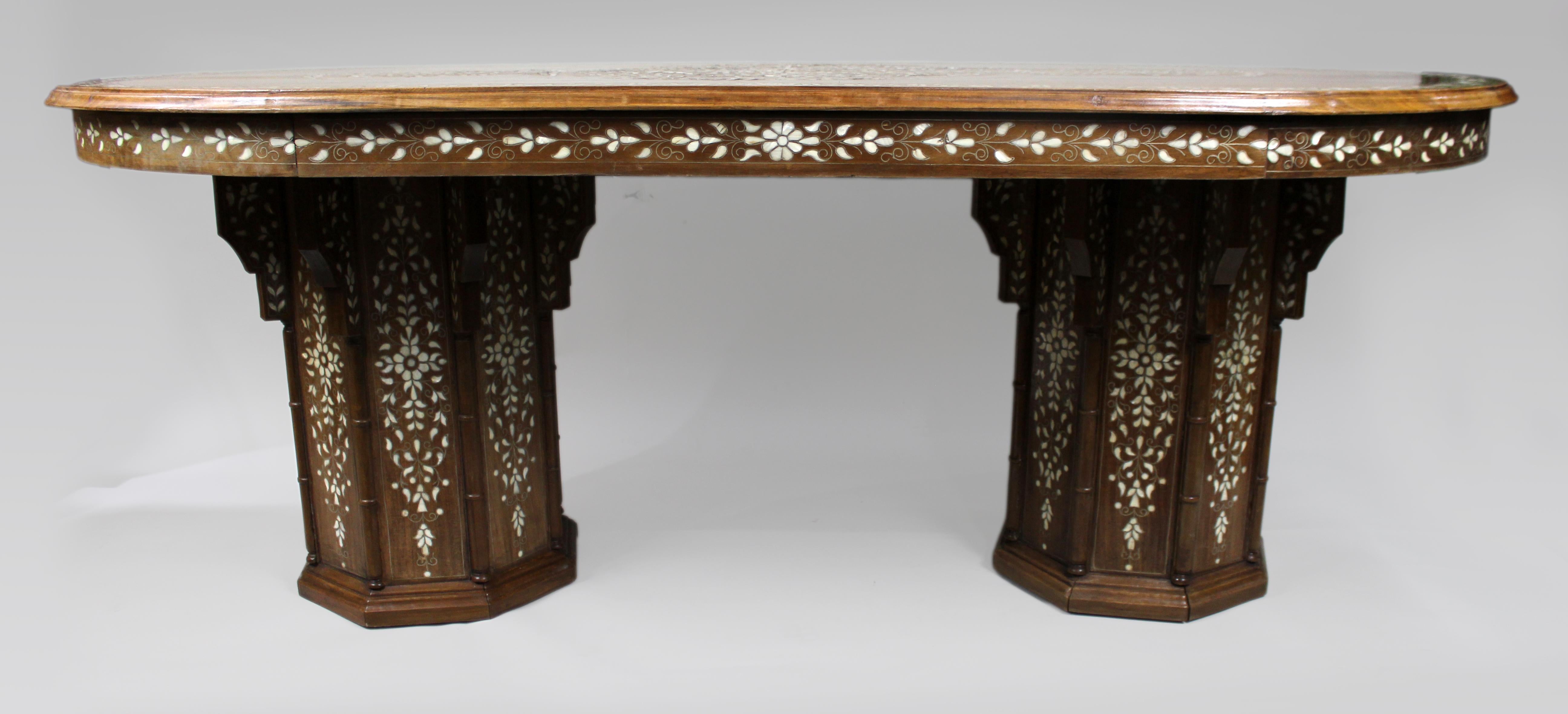 Table de salle à manger en marqueterie anglo-indienne du milieu du 20e siècle en vente 5