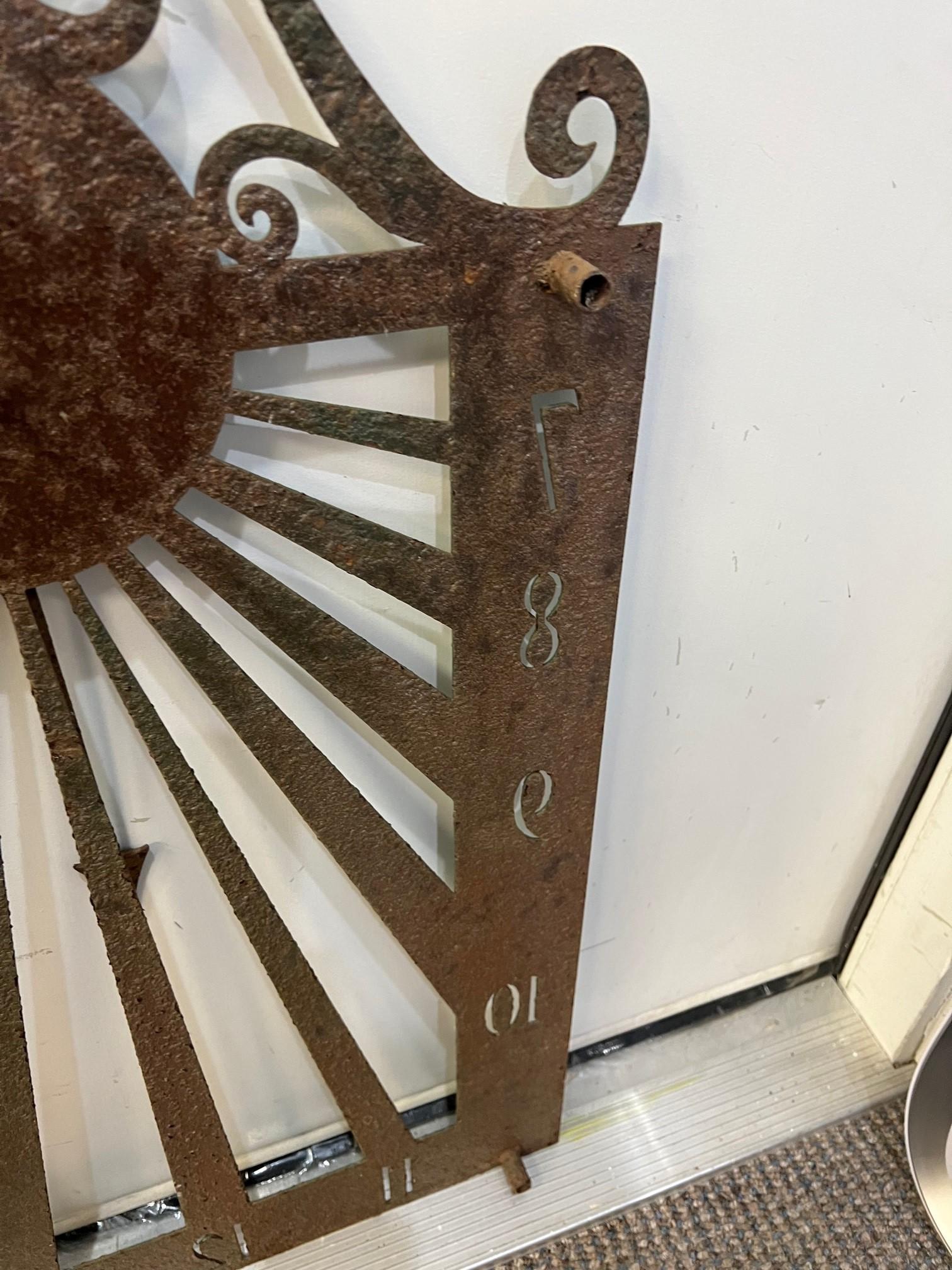 Mid 20th Century Antique Iron Wall Sundial   For Sale 9