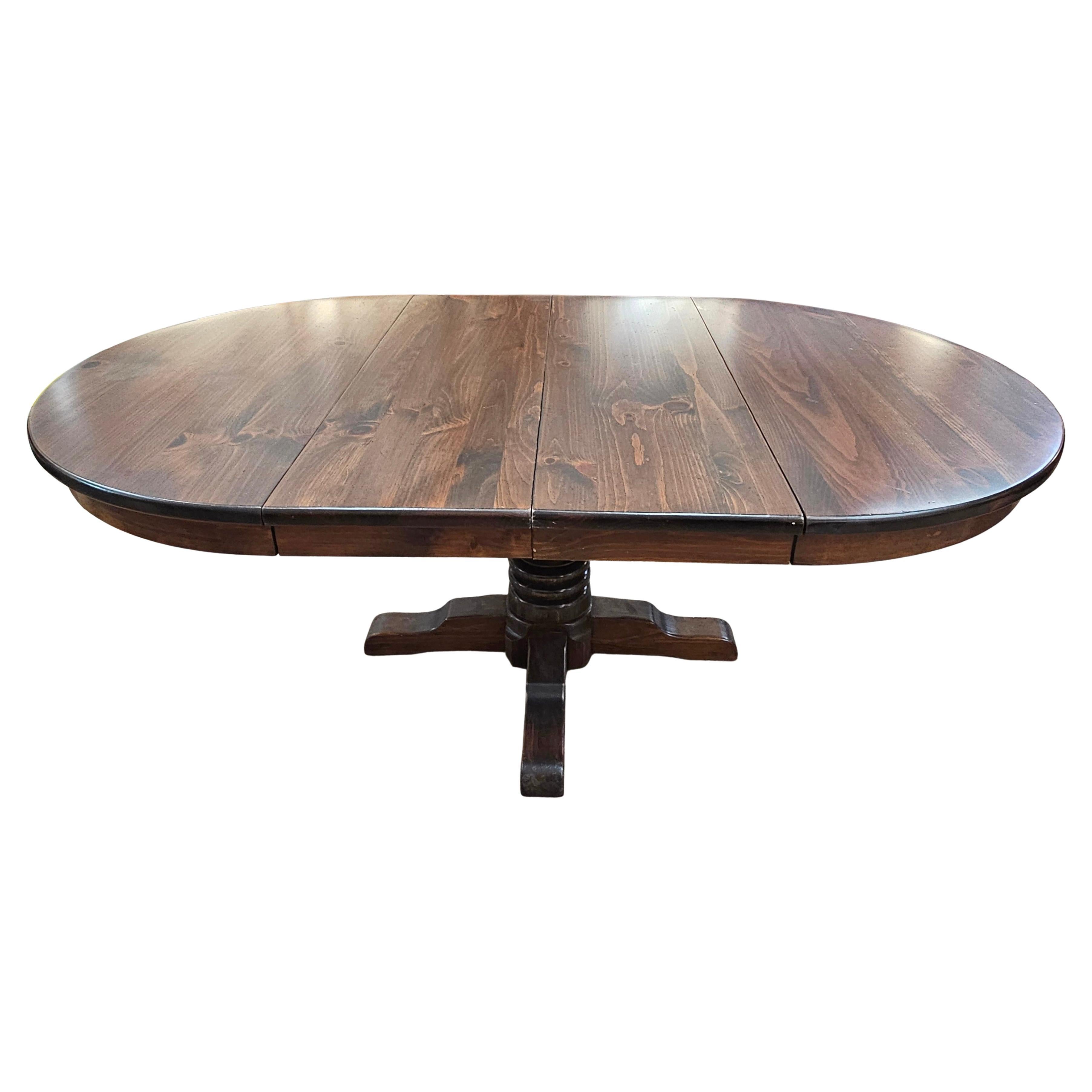 Mesa de Comedor Extensible de Pedestal Cuadrupedia de Pino Antiguo de Mediados del Siglo XX en venta