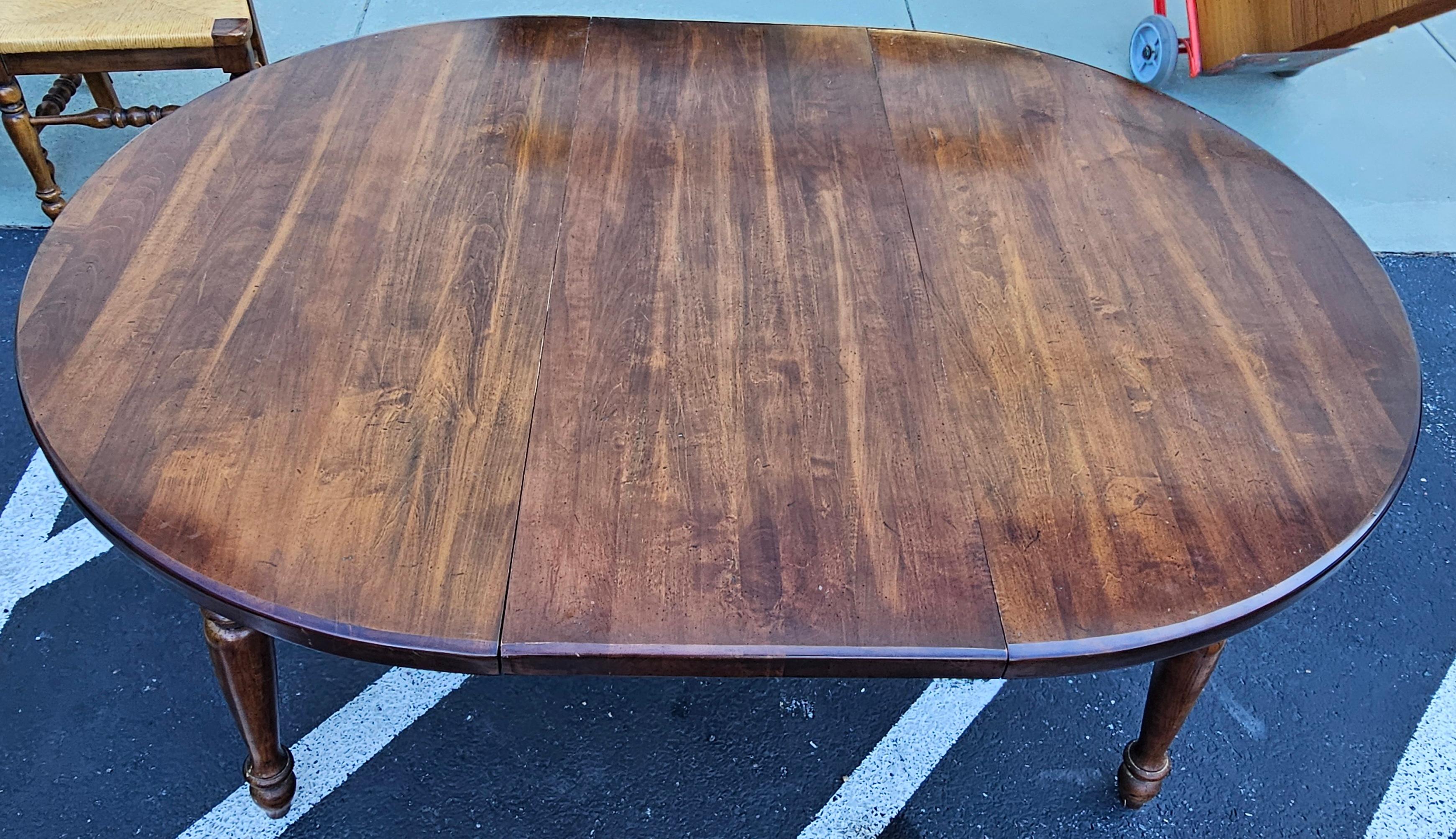 Americano Tavolo da pranzo allungabile in pino colorato di Mid Century Antiques in vendita