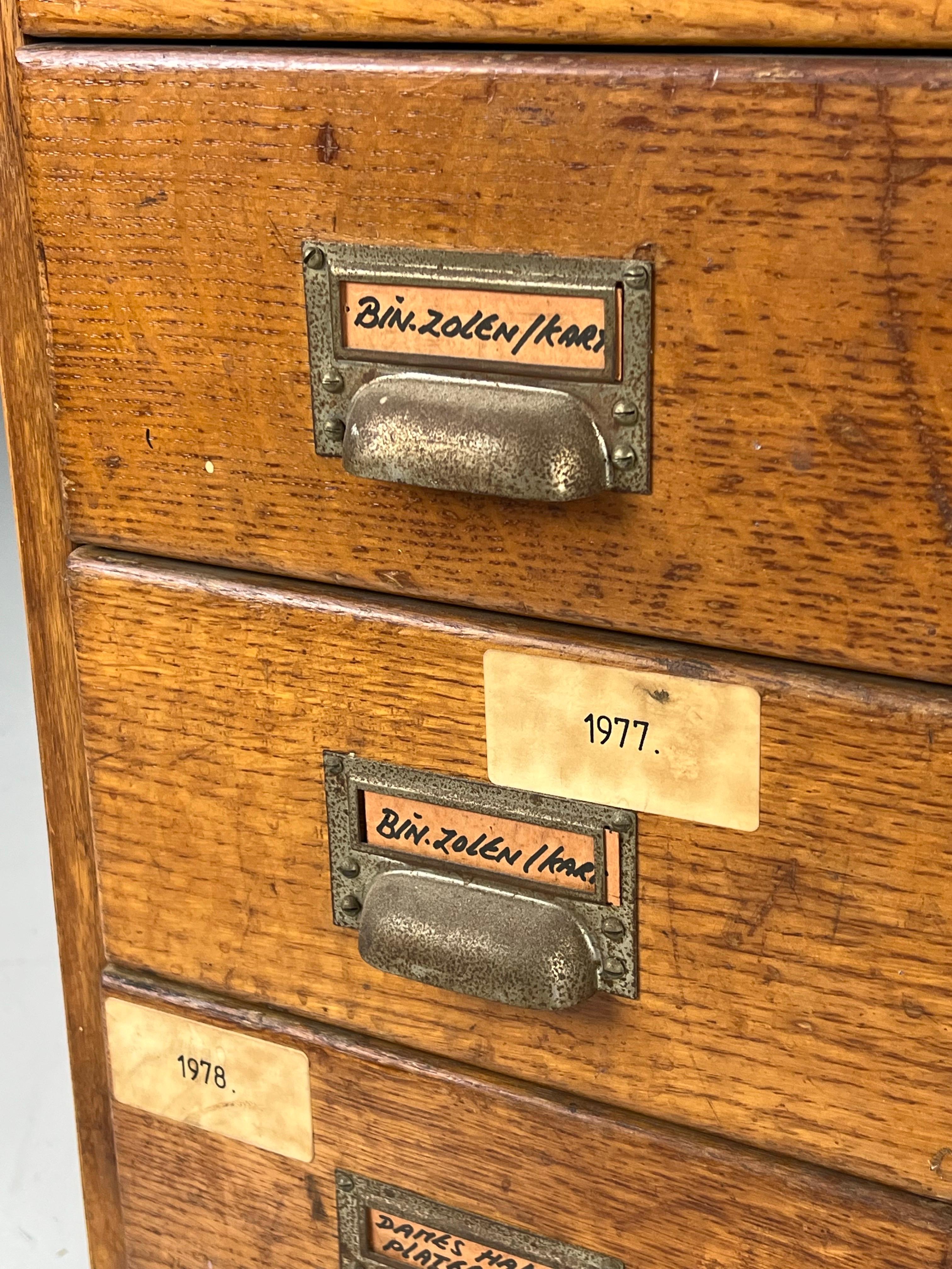 Apothekerschrank aus der Mitte des 20. Jahrhunderts in Den Haag im Angebot 6