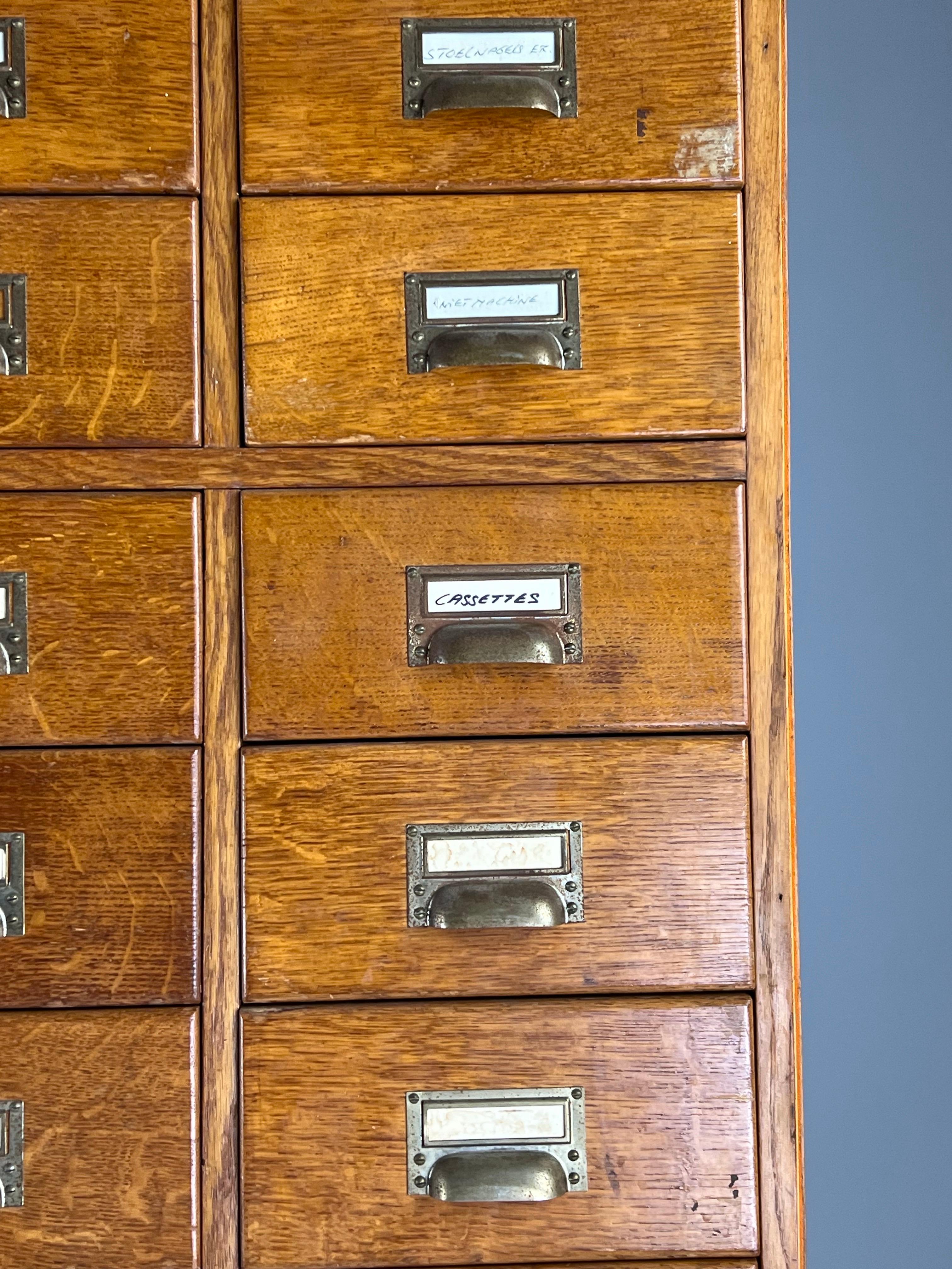 Apothekerschrank aus der Mitte des 20. Jahrhunderts in Den Haag im Angebot 7