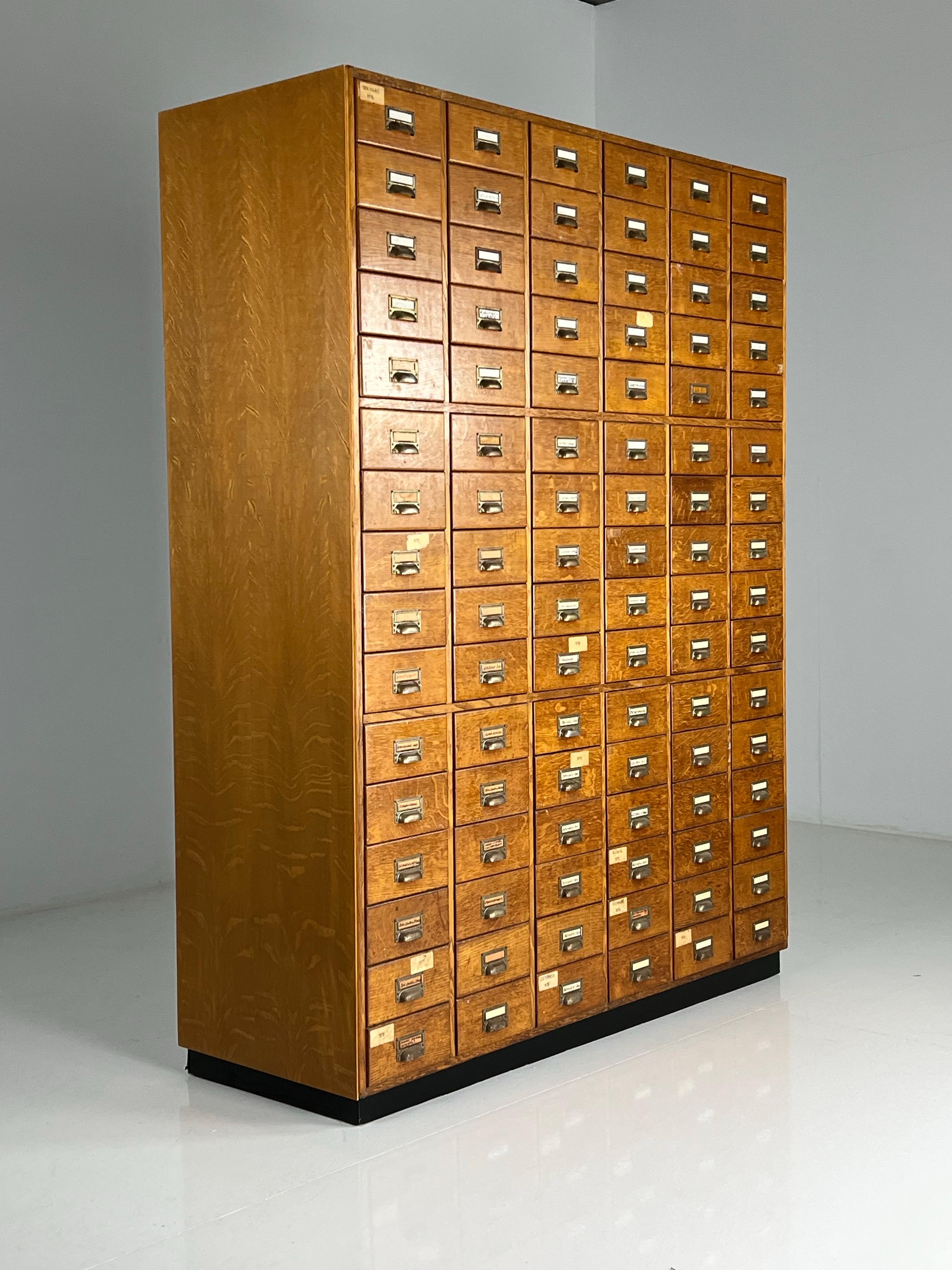 Apothekerschrank aus der Mitte des 20. Jahrhunderts in Den Haag im Angebot 8