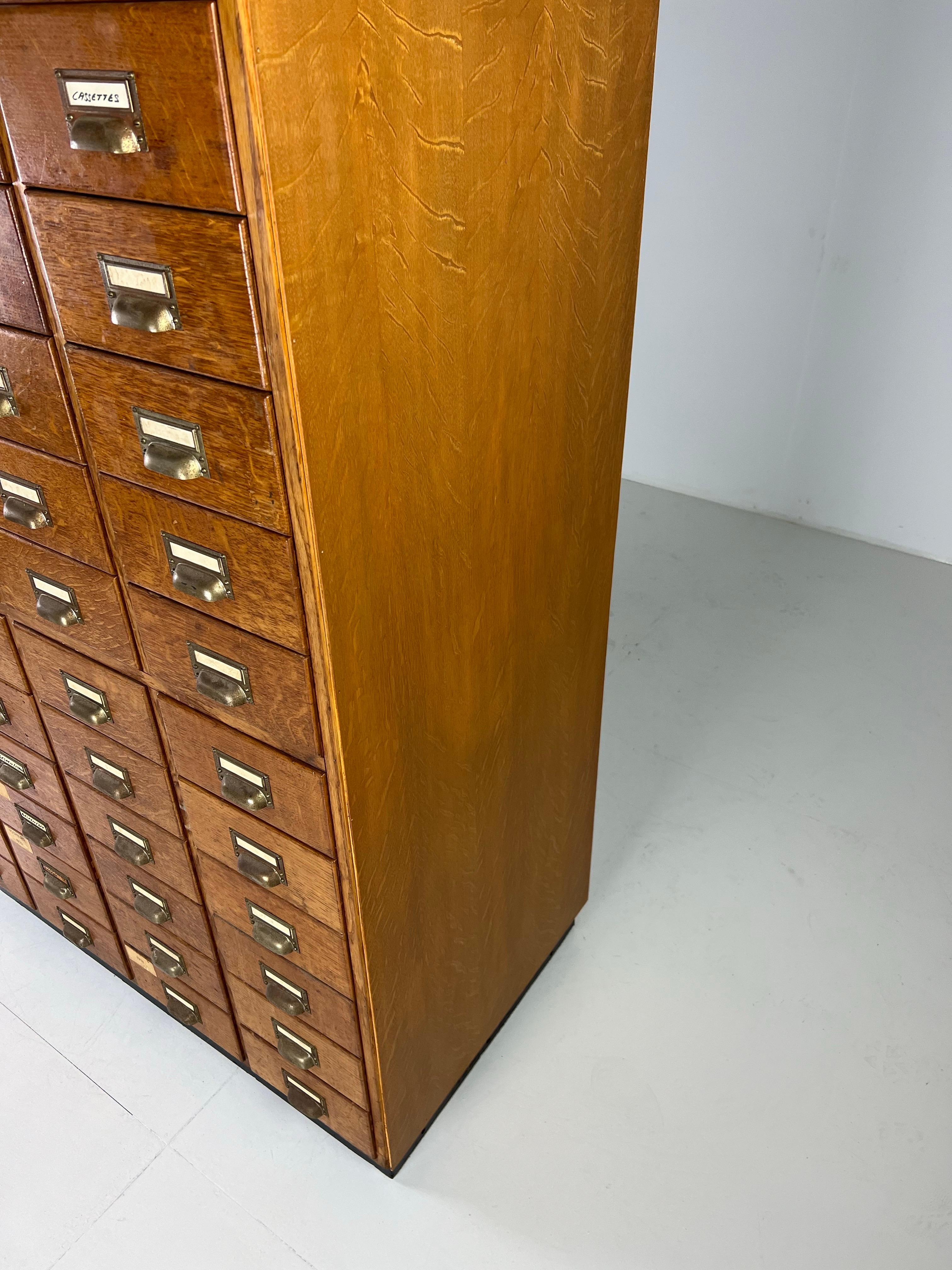 Apothekerschrank aus der Mitte des 20. Jahrhunderts in Den Haag im Angebot 4