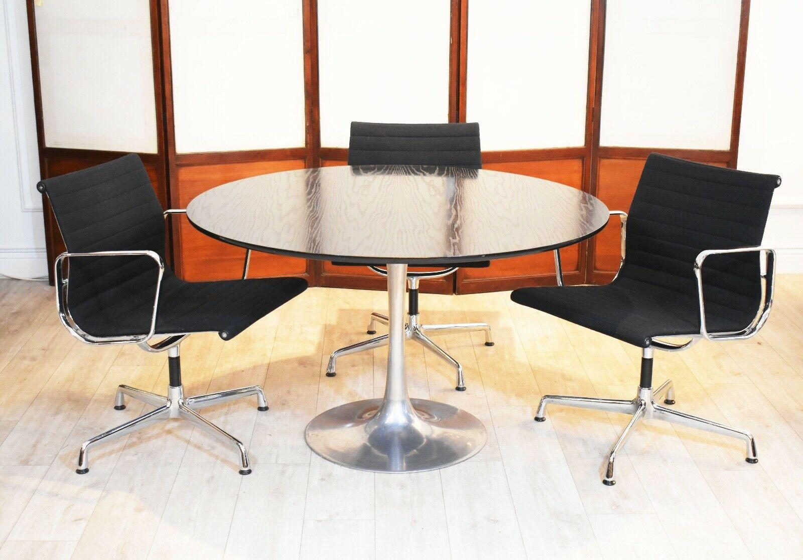 Mid-20th Century Arkana Dining Table Tulip Black Top In Good Condition In London, GB