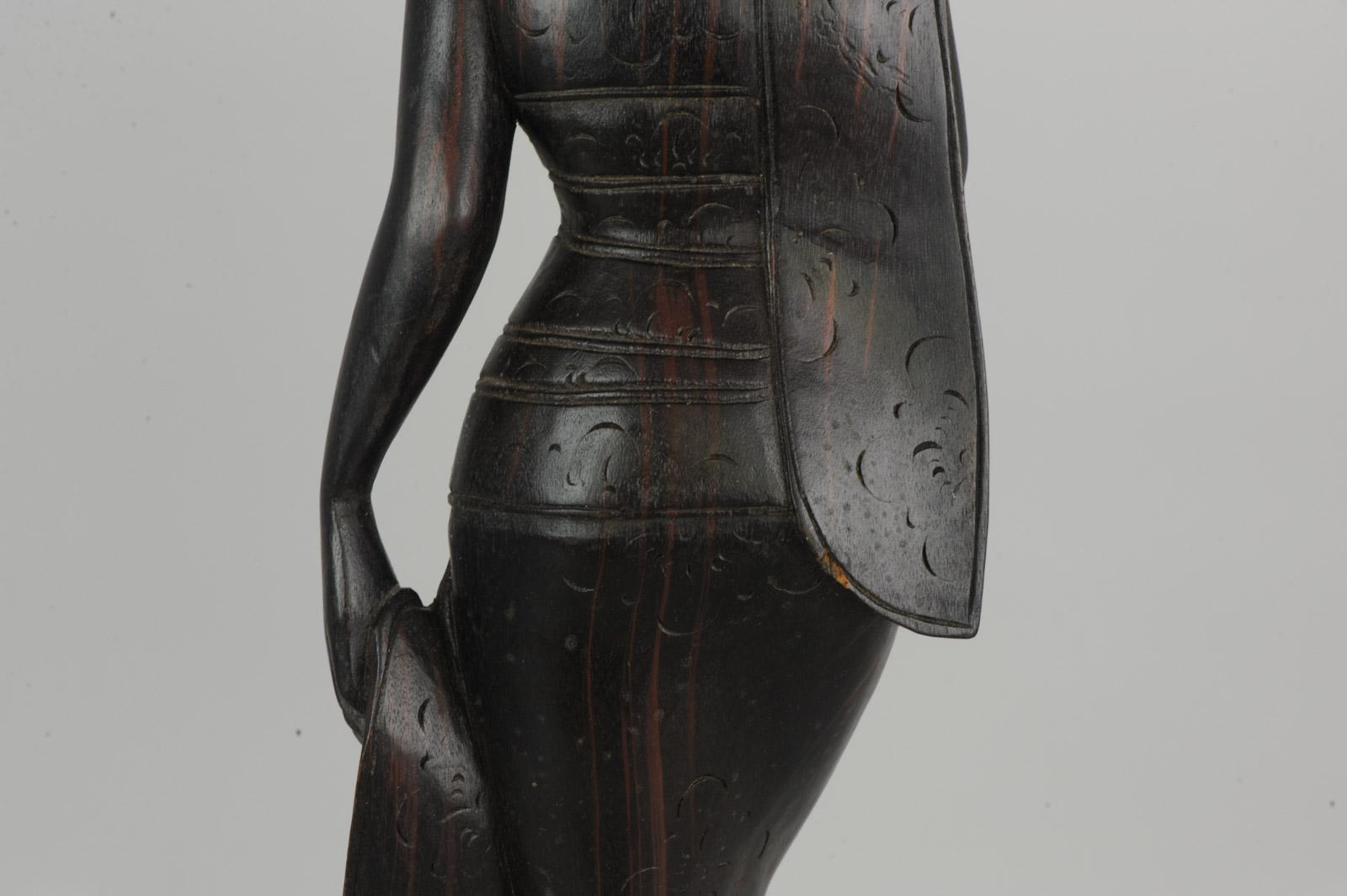 Statua di donna in legno Art Carved Bali della metà del 20° secolo, in Indonesia in vendita 4