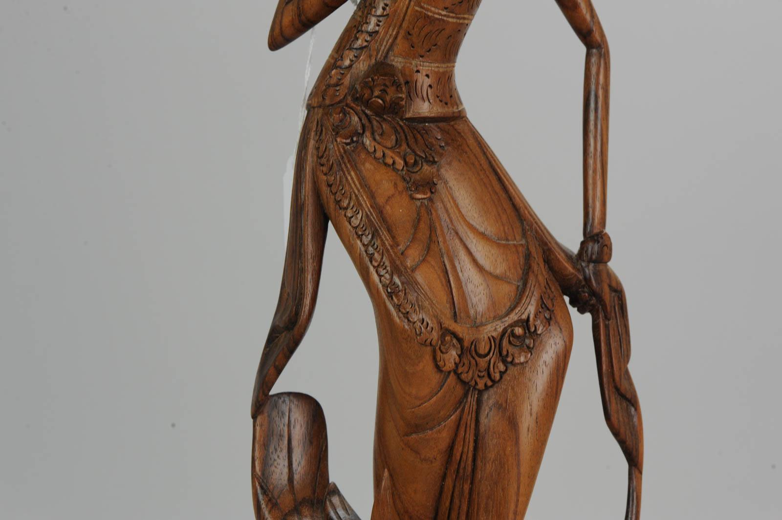 Mid-20th Century Art Deco Balinese Indonesia Wood Carved Women Lady Statue Bali In Excellent Condition In Amsterdam, Noord Holland