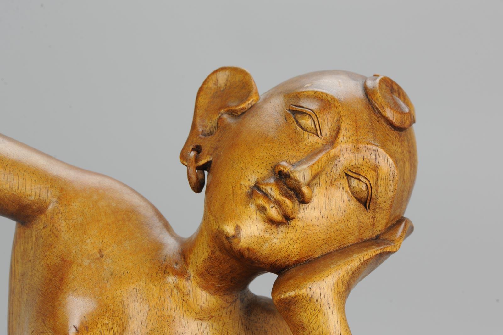 Statue de femme sculptée en bois balinaise Art Déco du milieu du 20e siècle - Bali 2