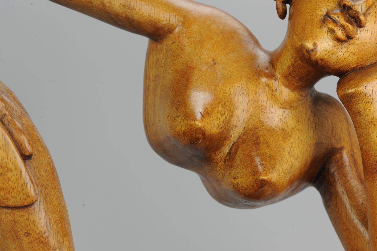 Statue de femme sculptée en bois balinaise Art Déco du milieu du 20e siècle - Bali 3