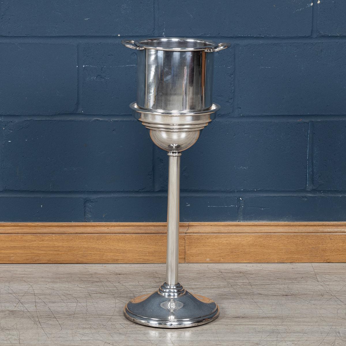 Mid 20th Century Art Deco Champagne Bucket On Stand, Made In USA c.1960 In Good Condition For Sale In Royal Tunbridge Wells, Kent