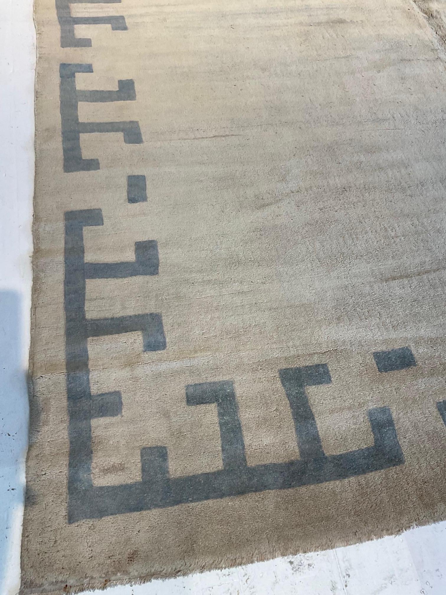 Midcentury Art Deco Chinese Handwoven Wool Rug In Good Condition For Sale In New York, NY