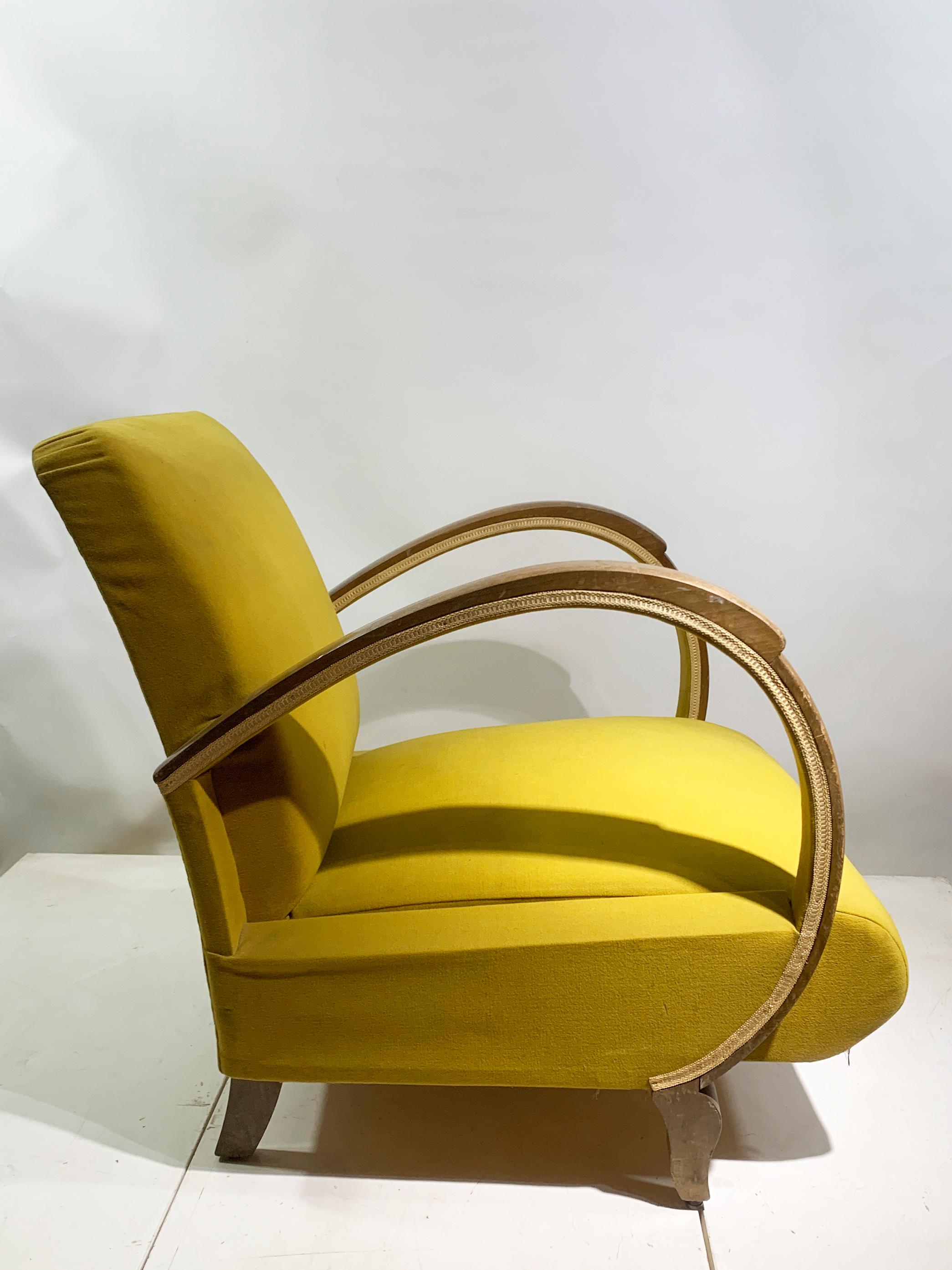 Tessuto Sedia da salotto Art Deco della metà del XX secolo, in legno curvato/tessuto giallo-verde, anni '30 in vendita