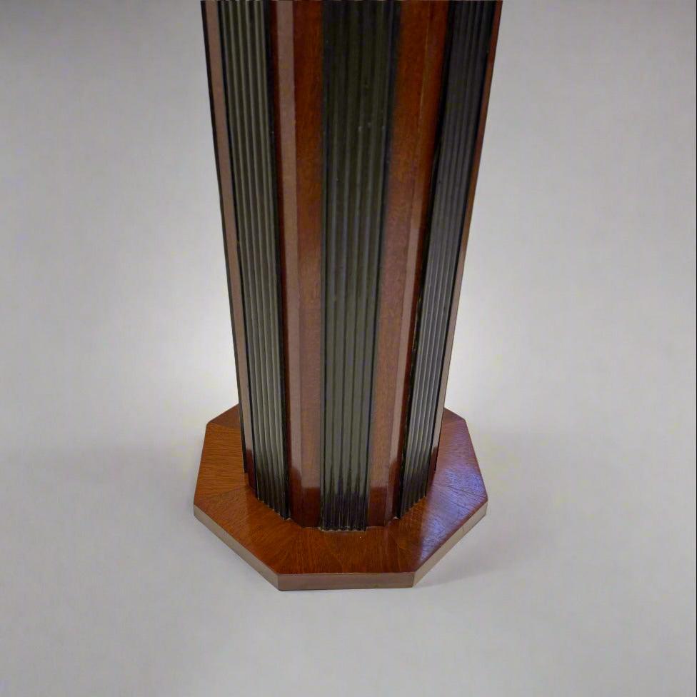 Sockel-Vitrinensäule im Art déco-Stil aus der Mitte des 20. Jahrhunderts, Frankreich im Zustand „Gut“ im Angebot in New York, NY
